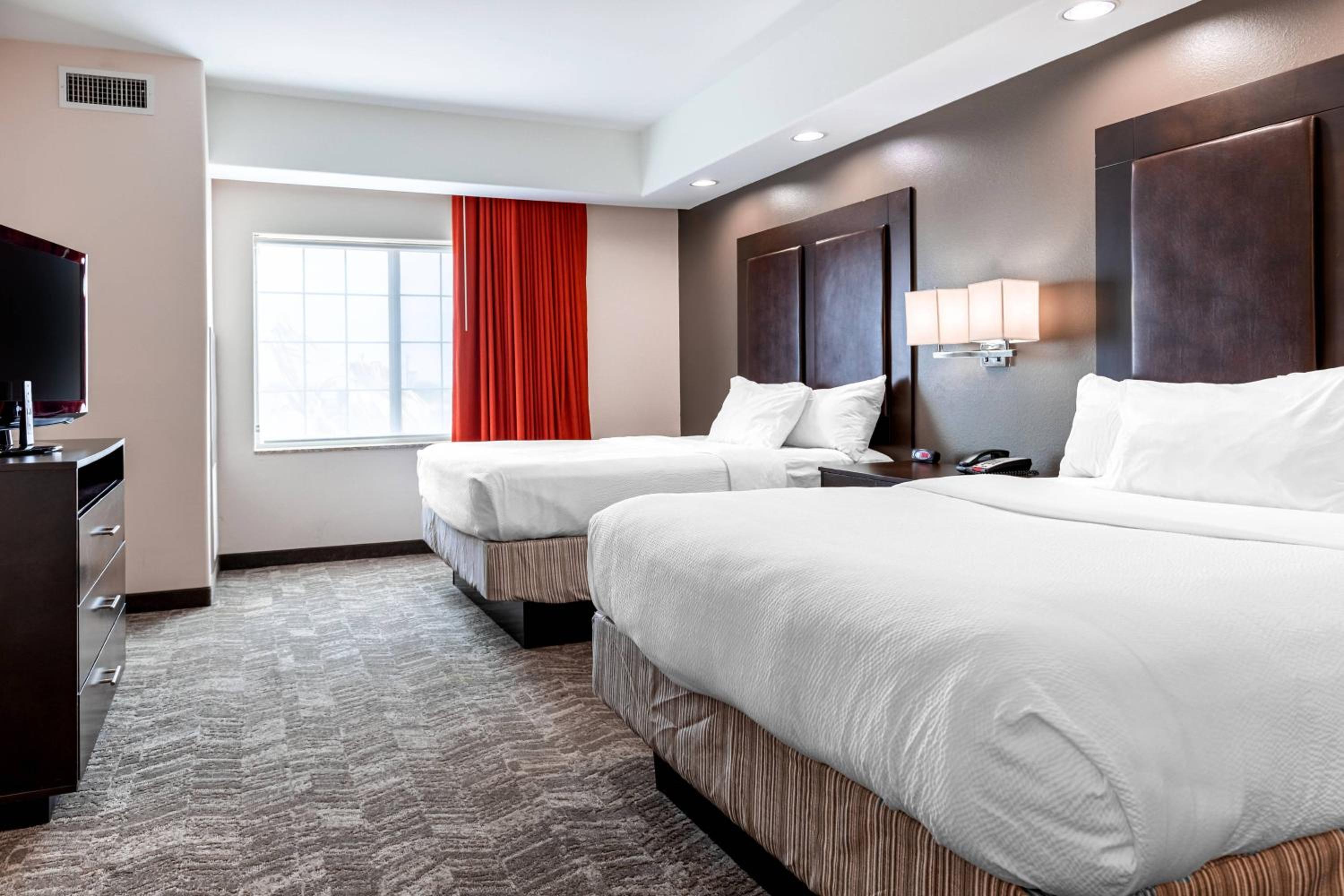 Queen Suite with Sofa Bed - Photo 1