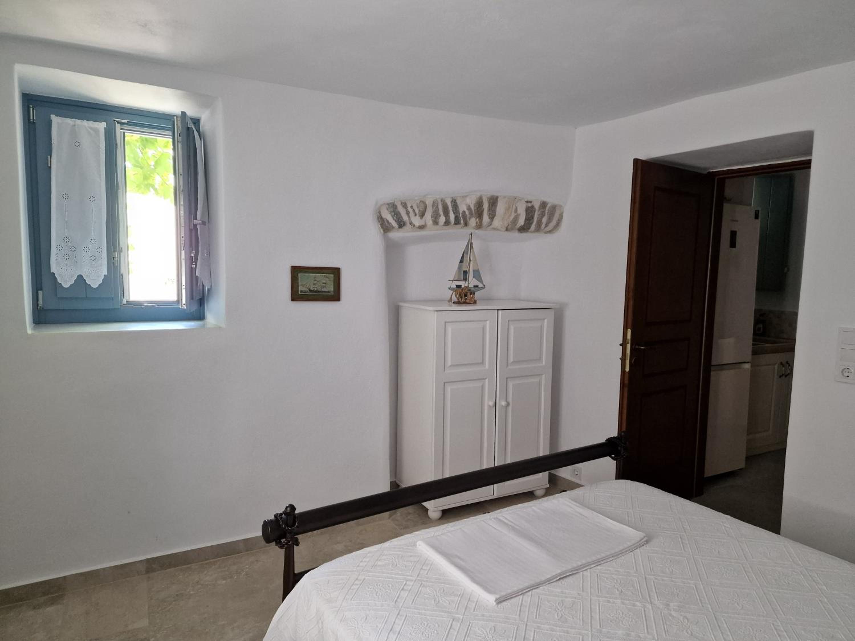 One-Bedroom House - Photo 16