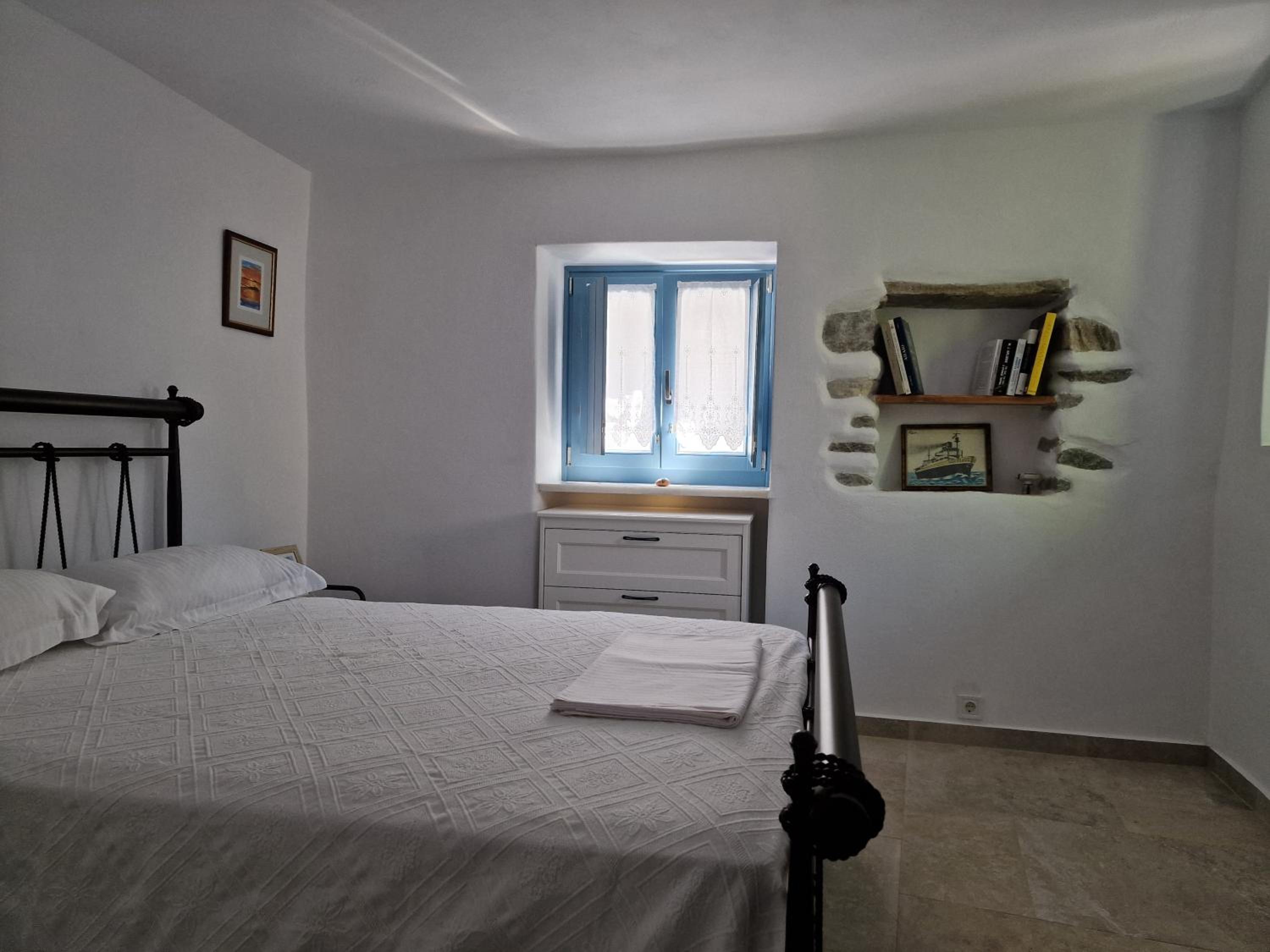 One-Bedroom House - Photo 17