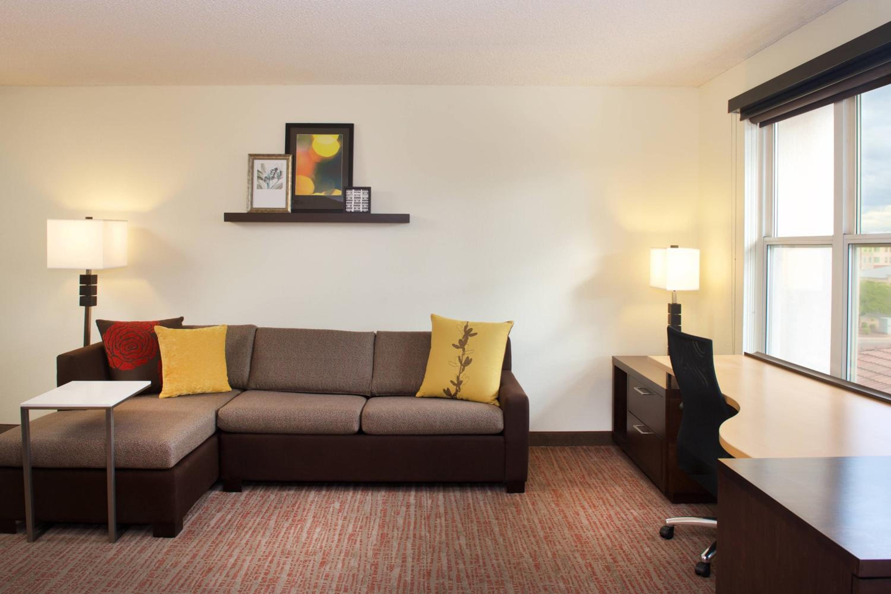 Queen Studio with Sofa Bed - Photo 1