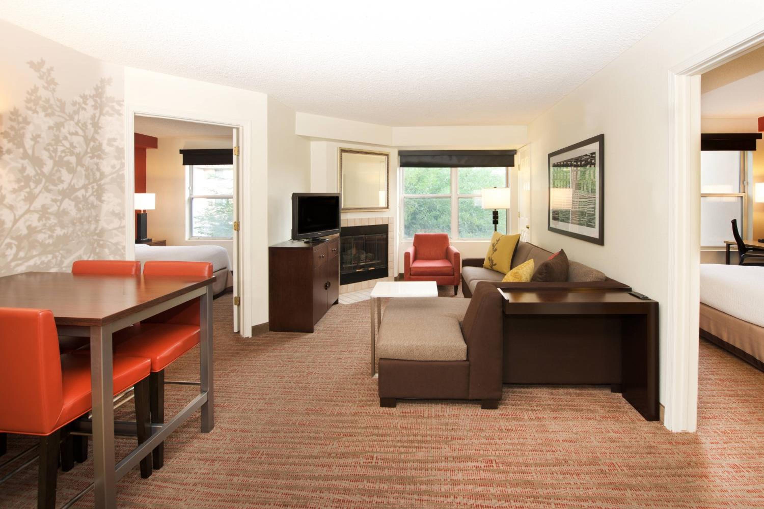 2 Bedroom Suite - Photo 1