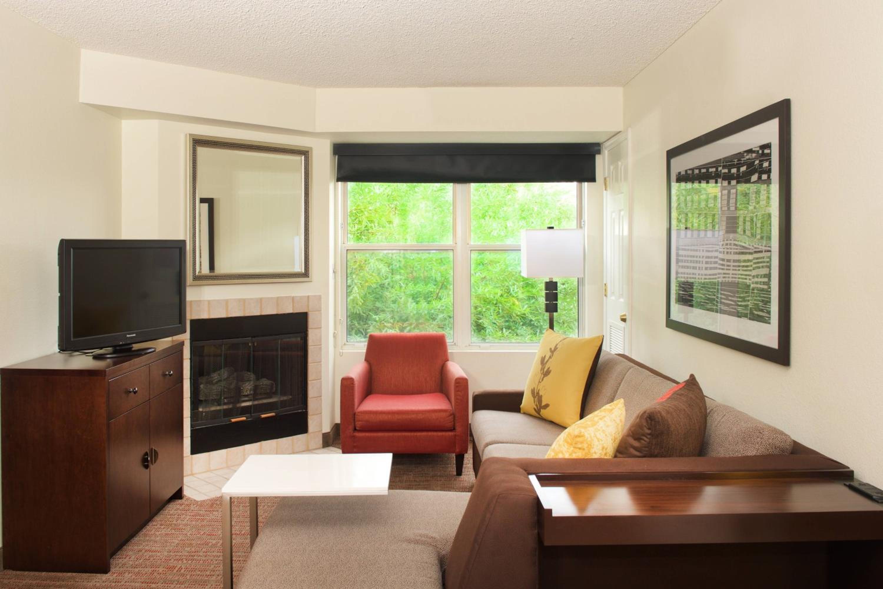 2 Bedroom Suite - Photo 2