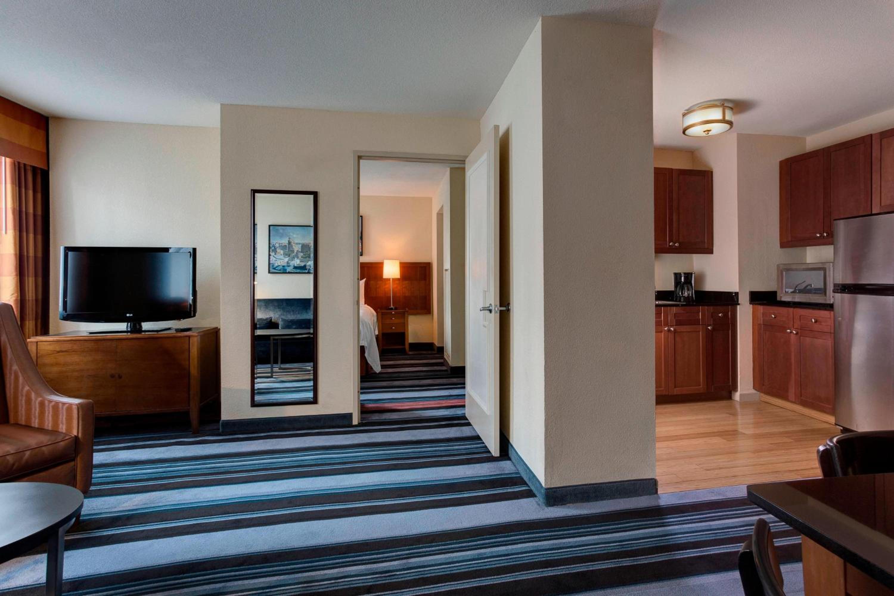 Two-Bedroom Suite thumbnail 5