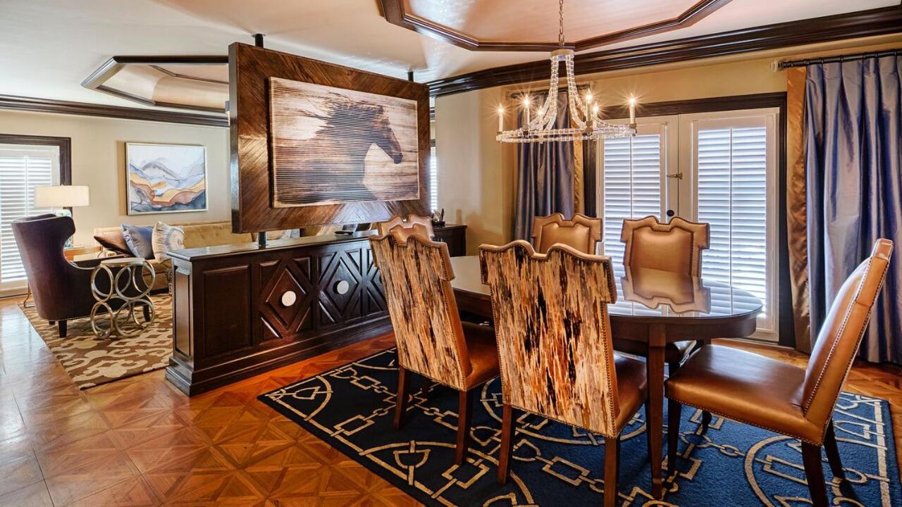 Presidential Suite with One King Bed (Non Smoking)