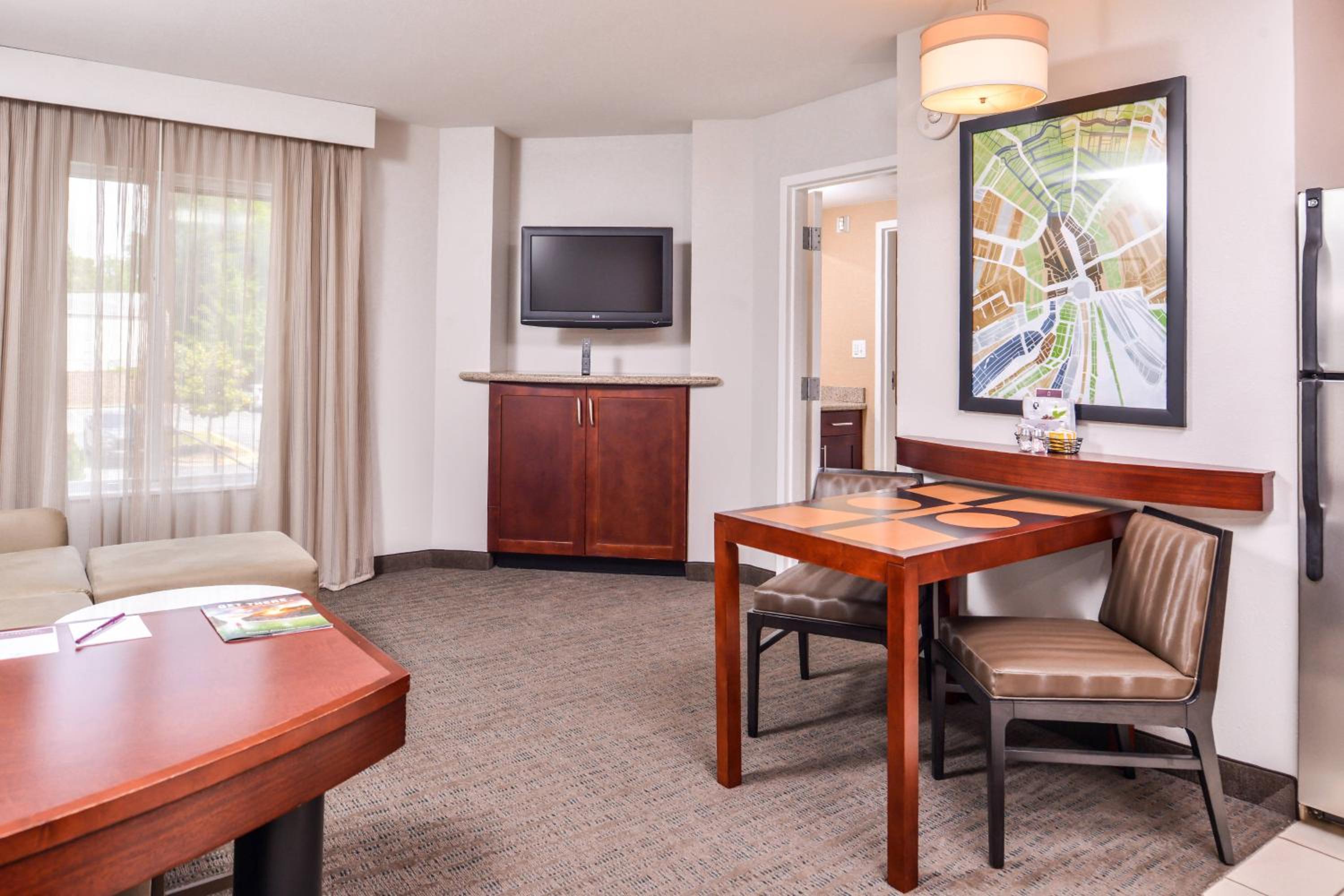 One-Bedroom King Suite - Photo 4