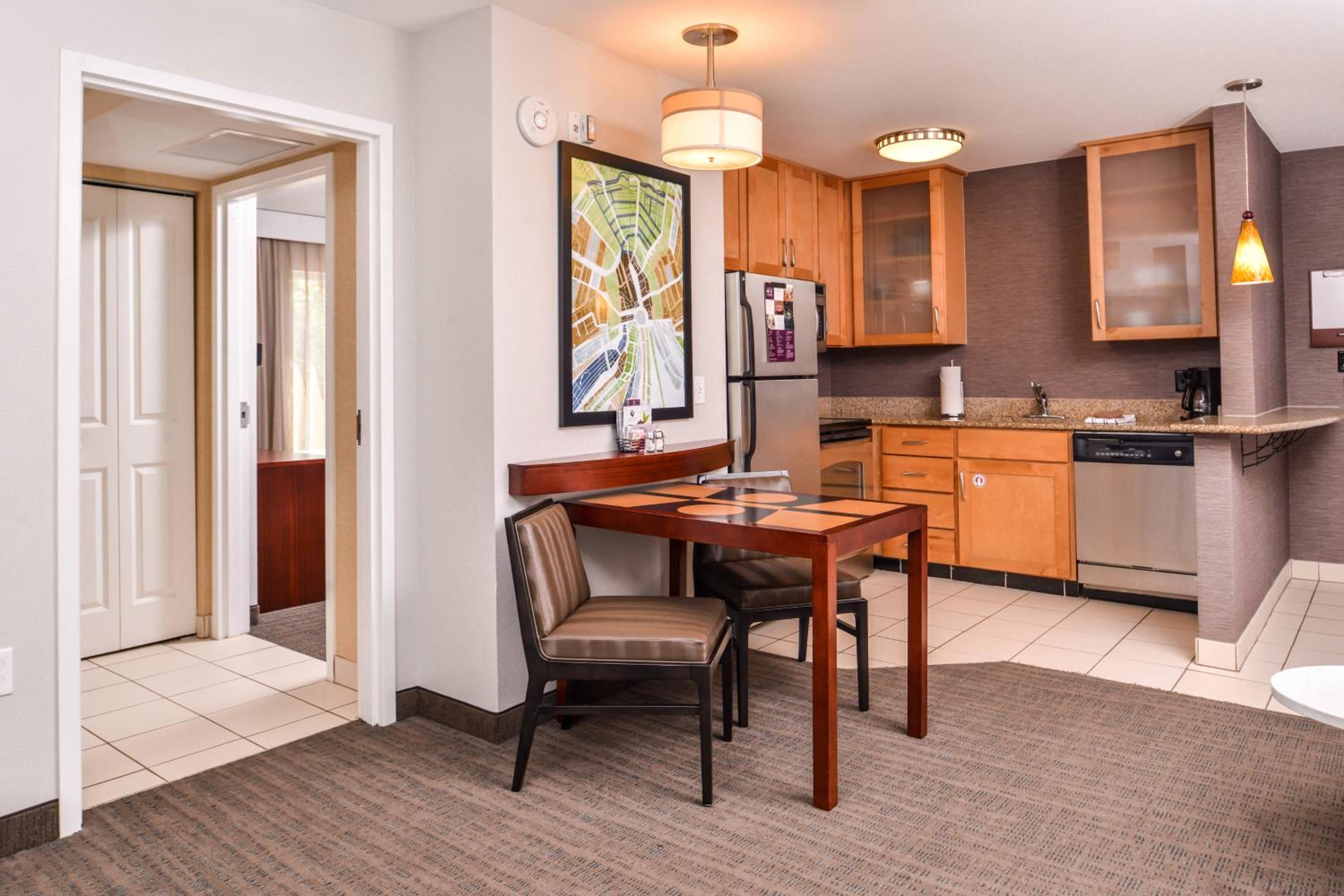 One-Bedroom King Suite - Photo 7