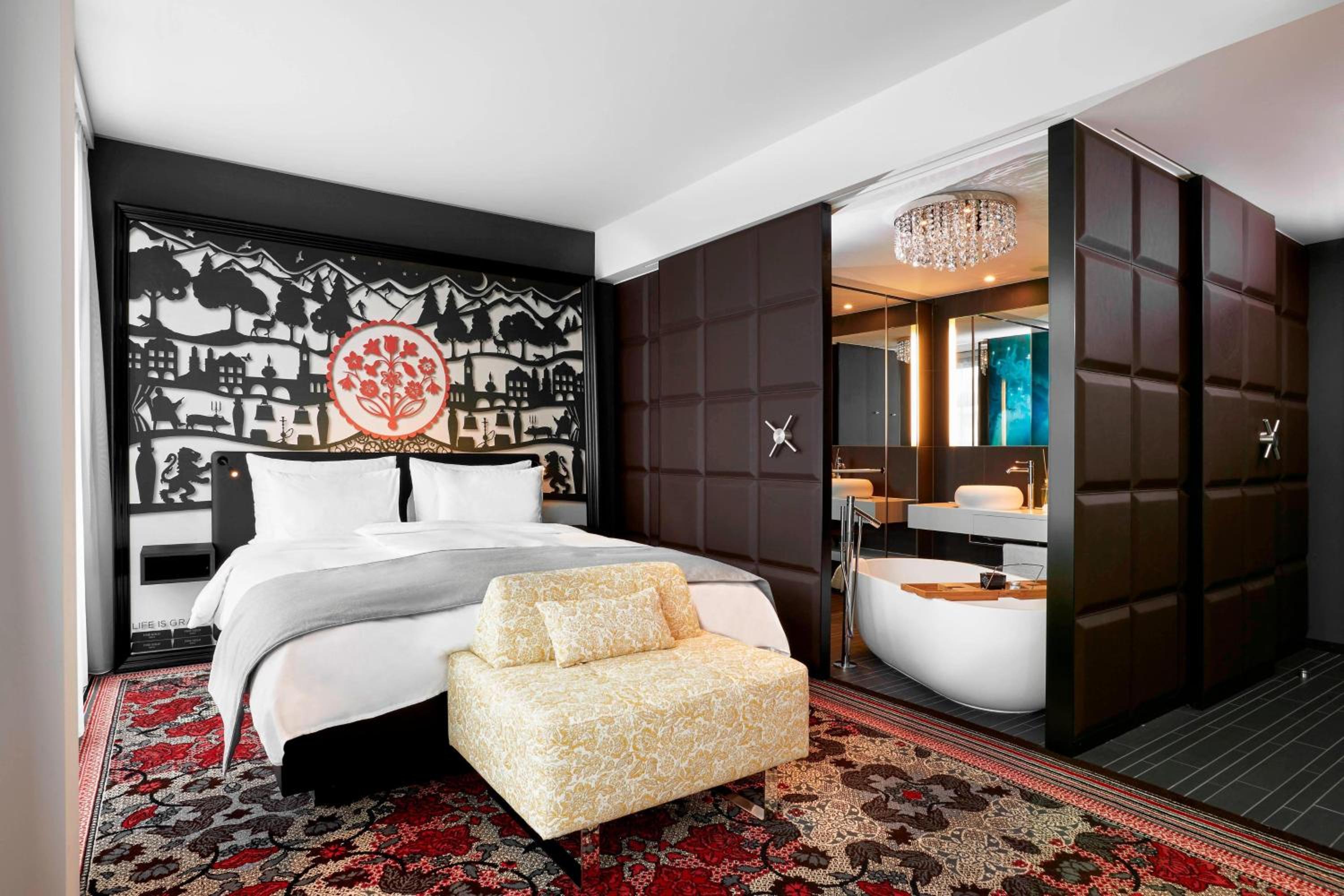 Deluxe King Room - Atrium View