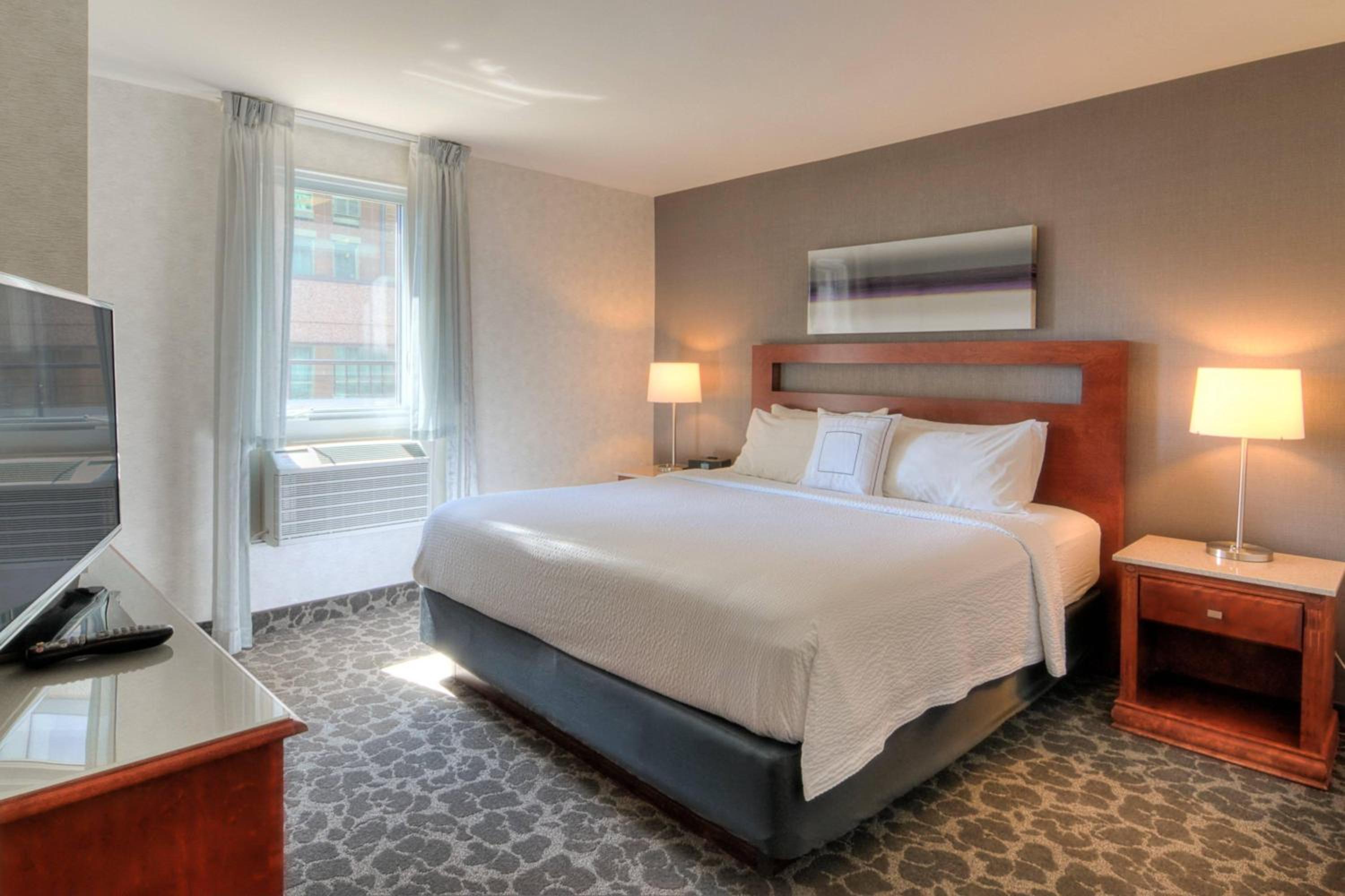 King Suite With Sofa Bed - Balcony - Photo 1