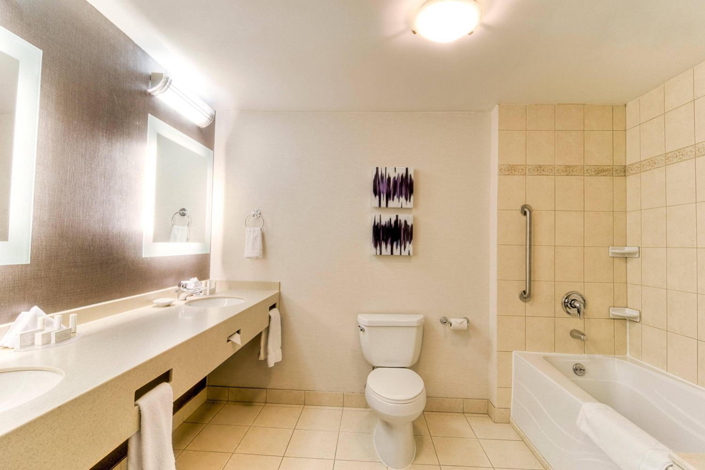 King Suite With Sofa Bed - Balcony - Photo 2