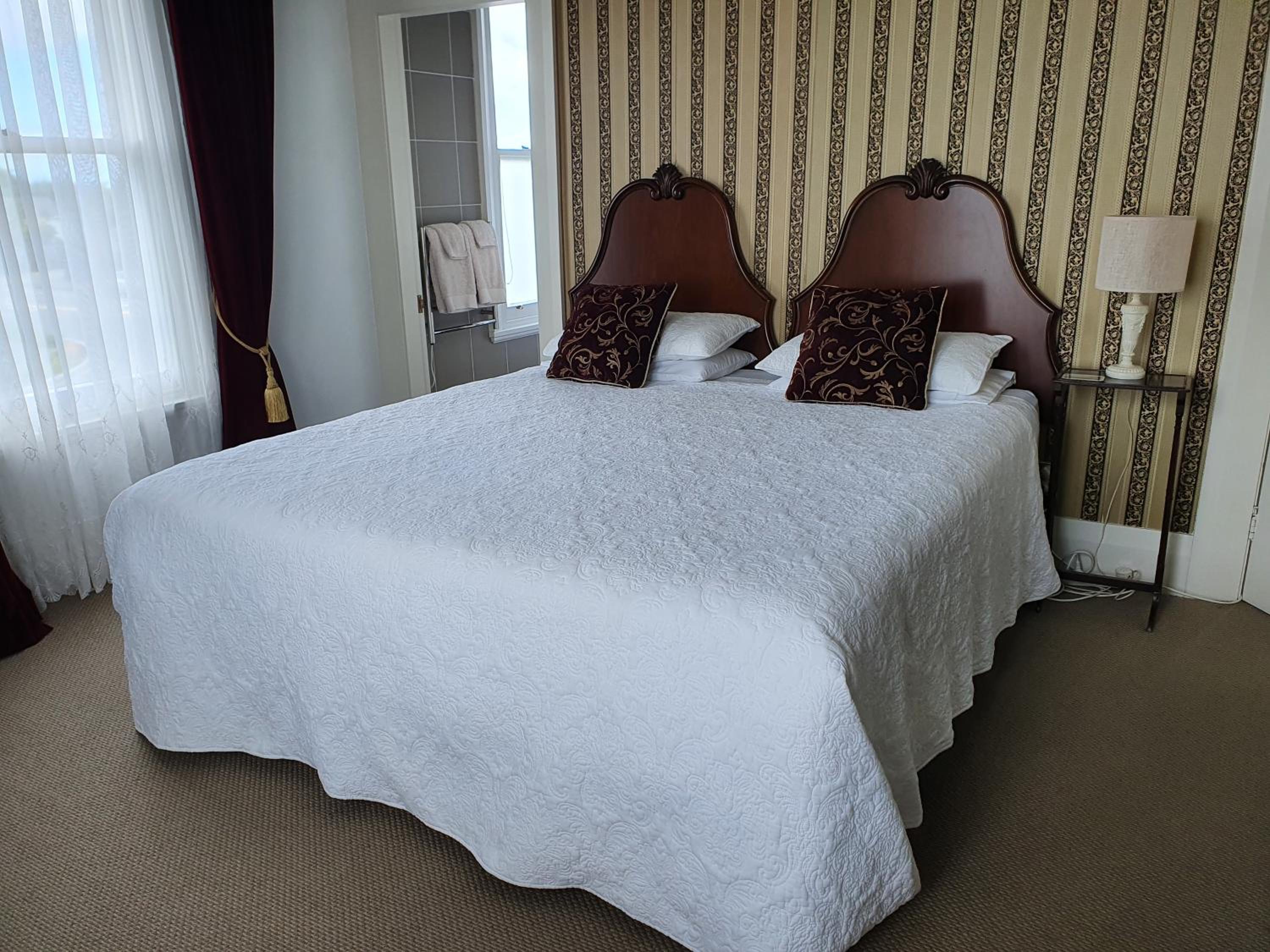 Double or Twin Room with Private Bathroom - Photo 1