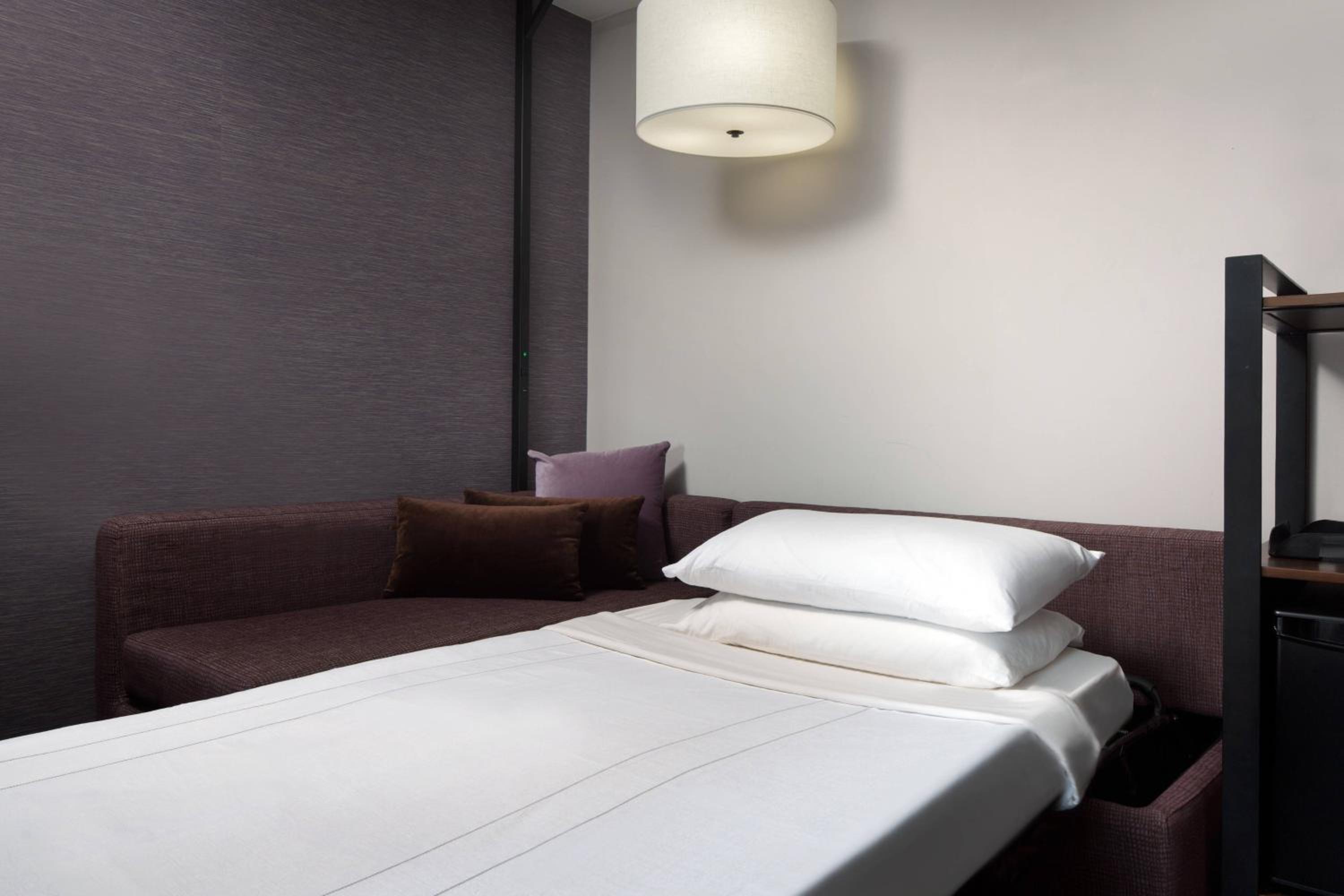 Guest room with King bed and Sofa bed - Photo 10