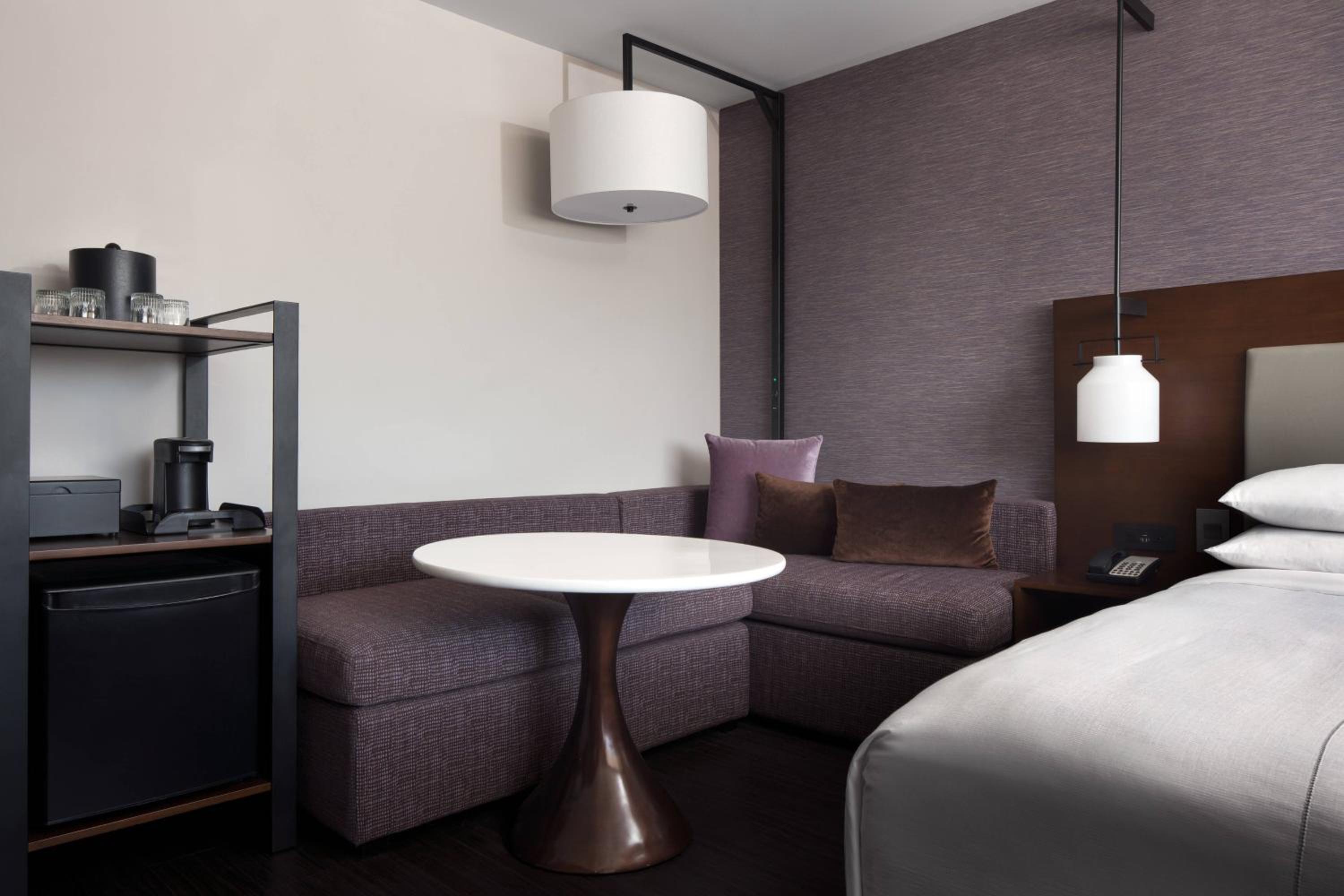 Guest room with King bed and Sofa bed - Photo 2