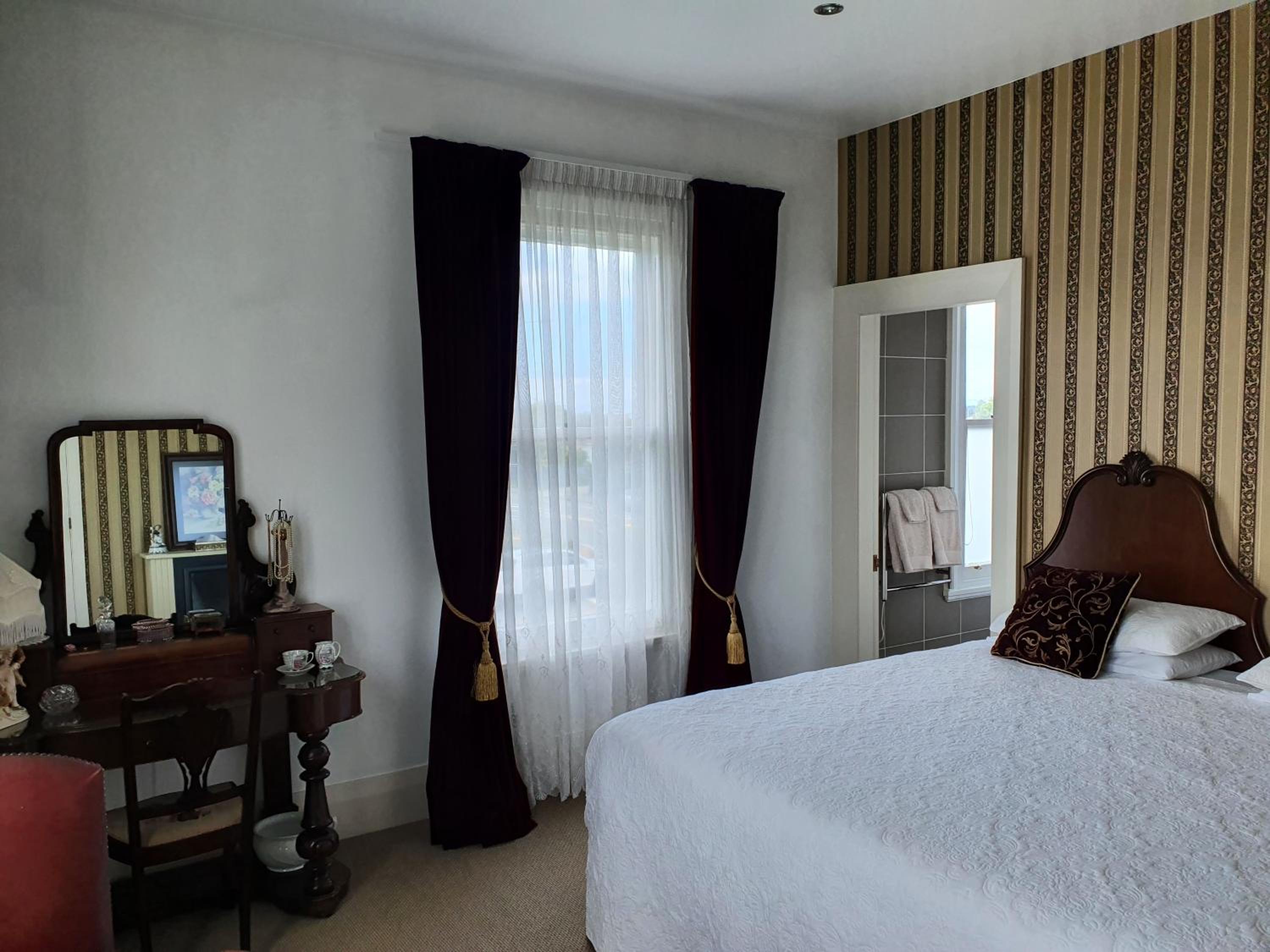 Double or Twin Room with Private Bathroom - Photo 3