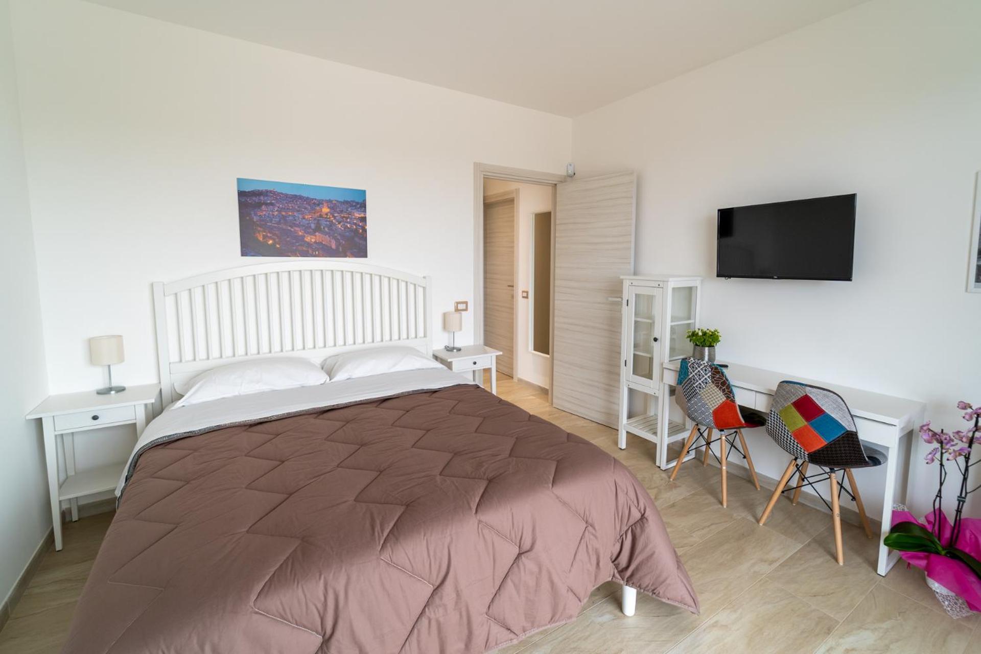 Deluxe Double Room (2 Adults + 1 Child) photo 2
