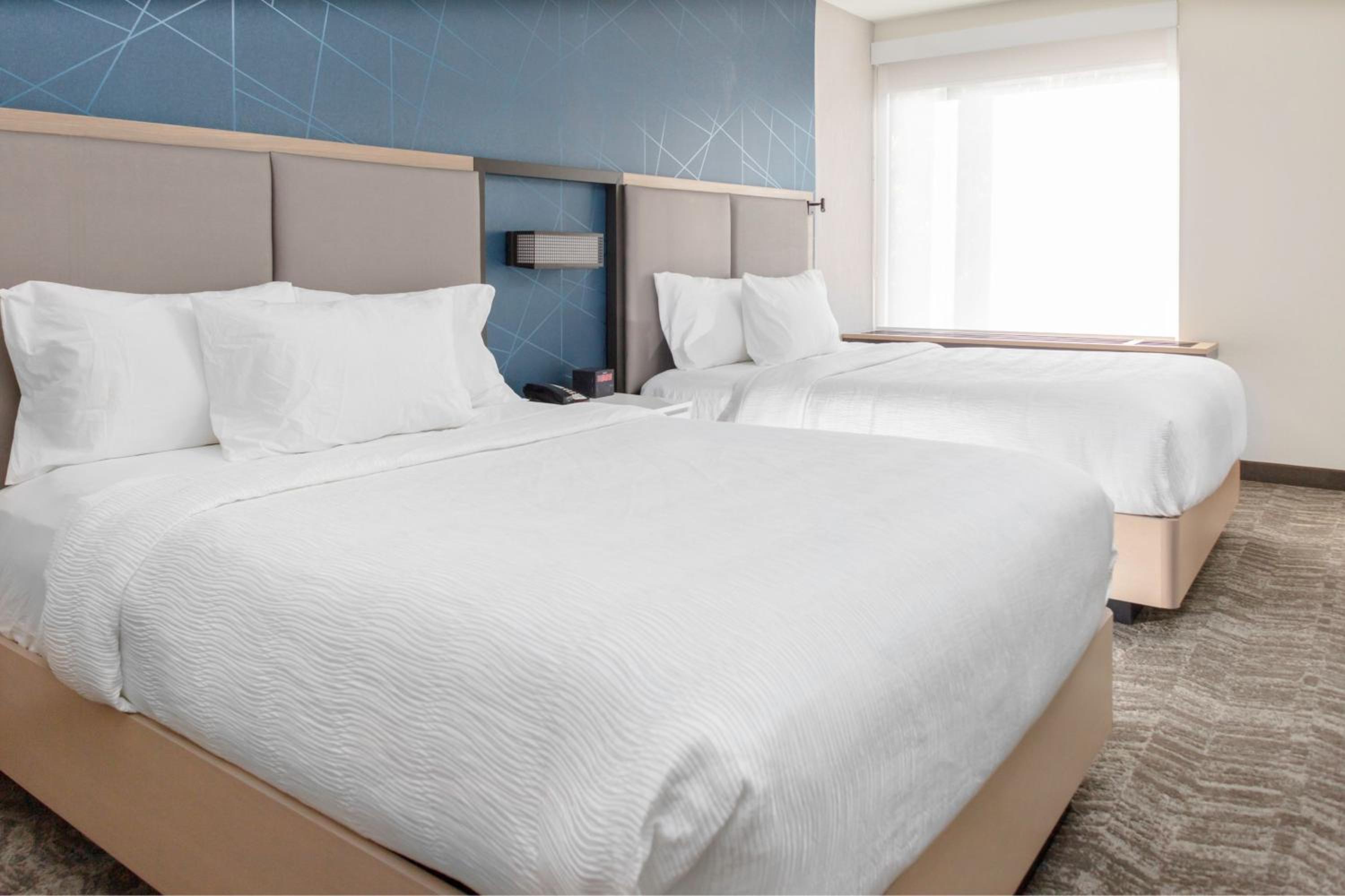 Queen Suite with Two Queen Beds and Sofa Bed - Photo 8