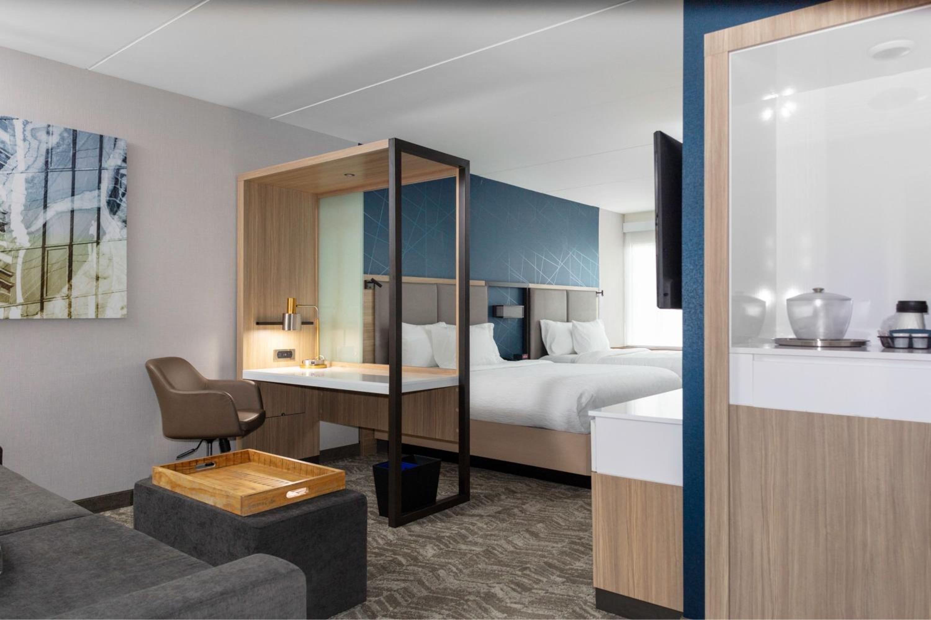 Queen Suite with Two Queen Beds and Sofa Bed - Photo 1