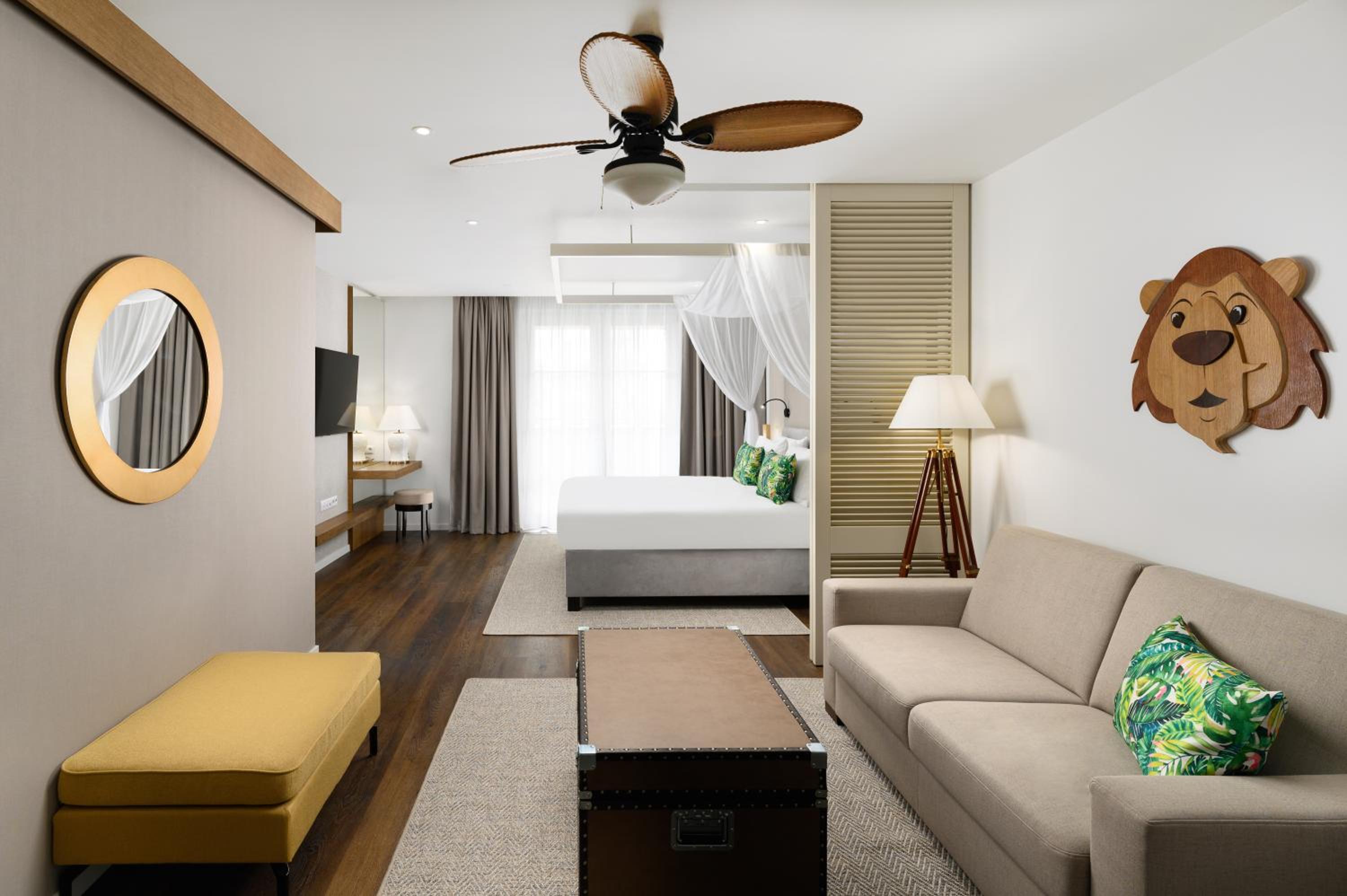 Superior Junior King Suite - Photo 7