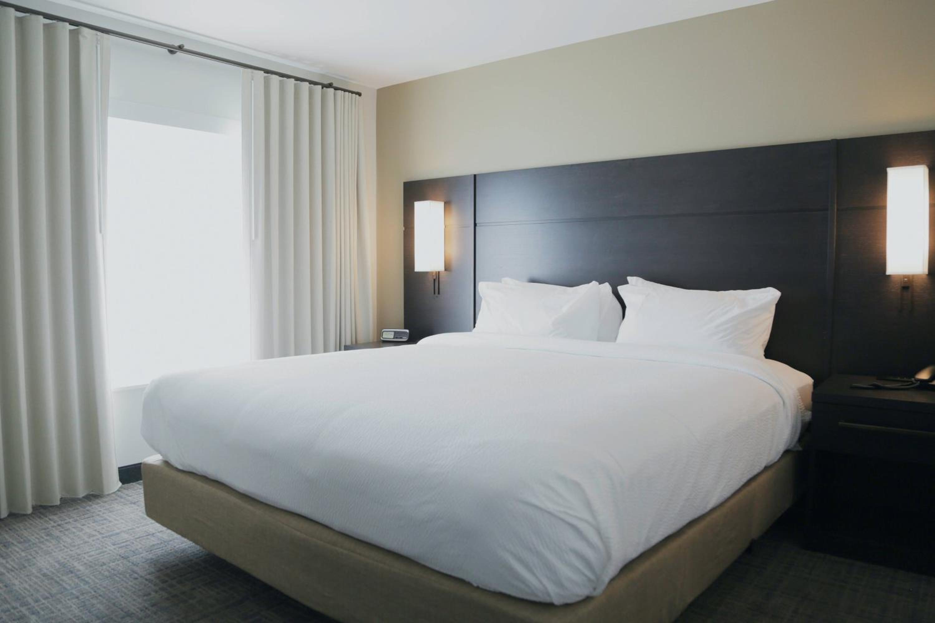 One Bedroom Suite, 1 Bedroom Suite, 1 King, Sofa bed - Photo 7
