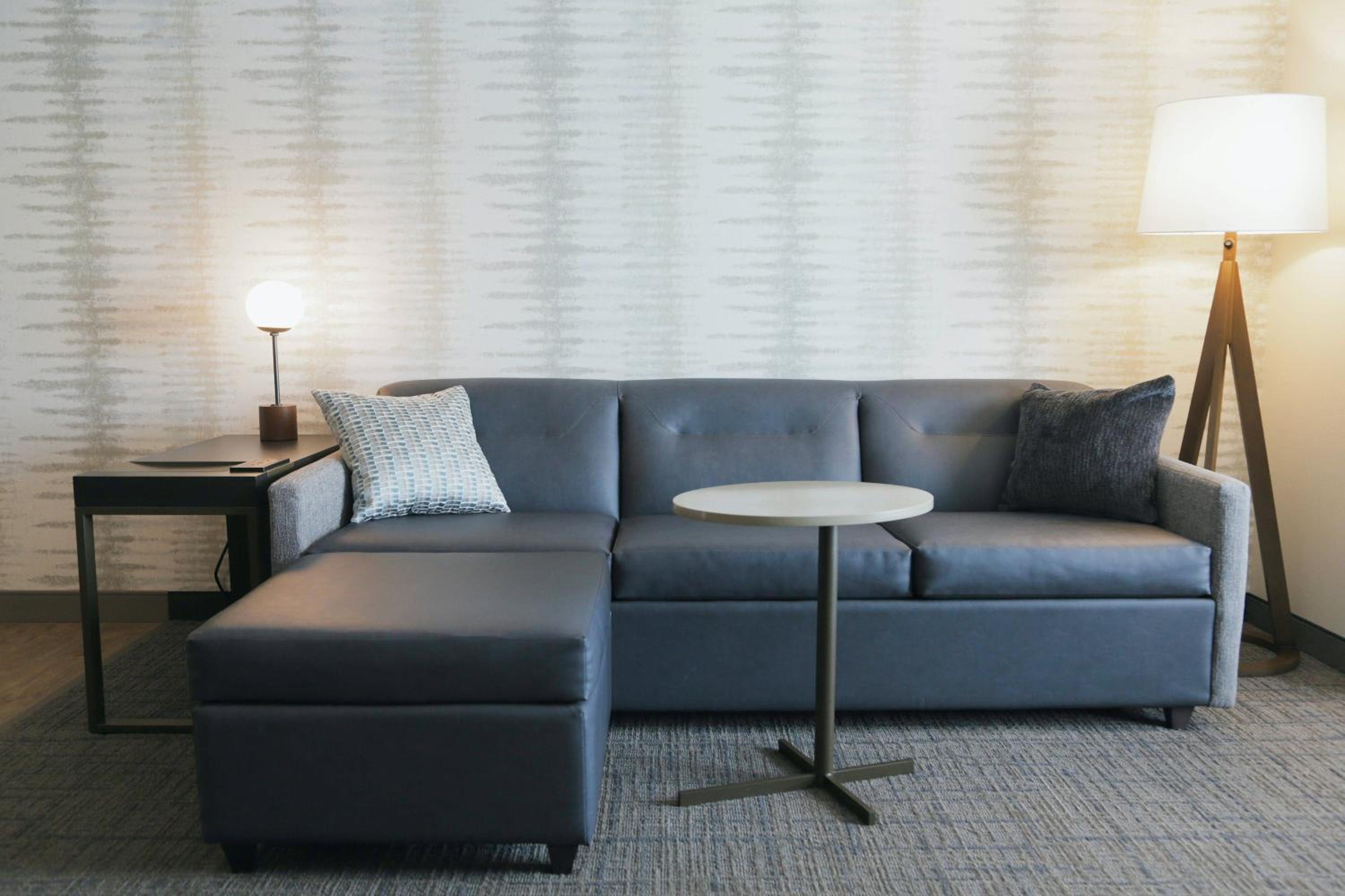 One Bedroom Suite, 1 Bedroom Suite, 1 King, Sofa bed - Photo 1