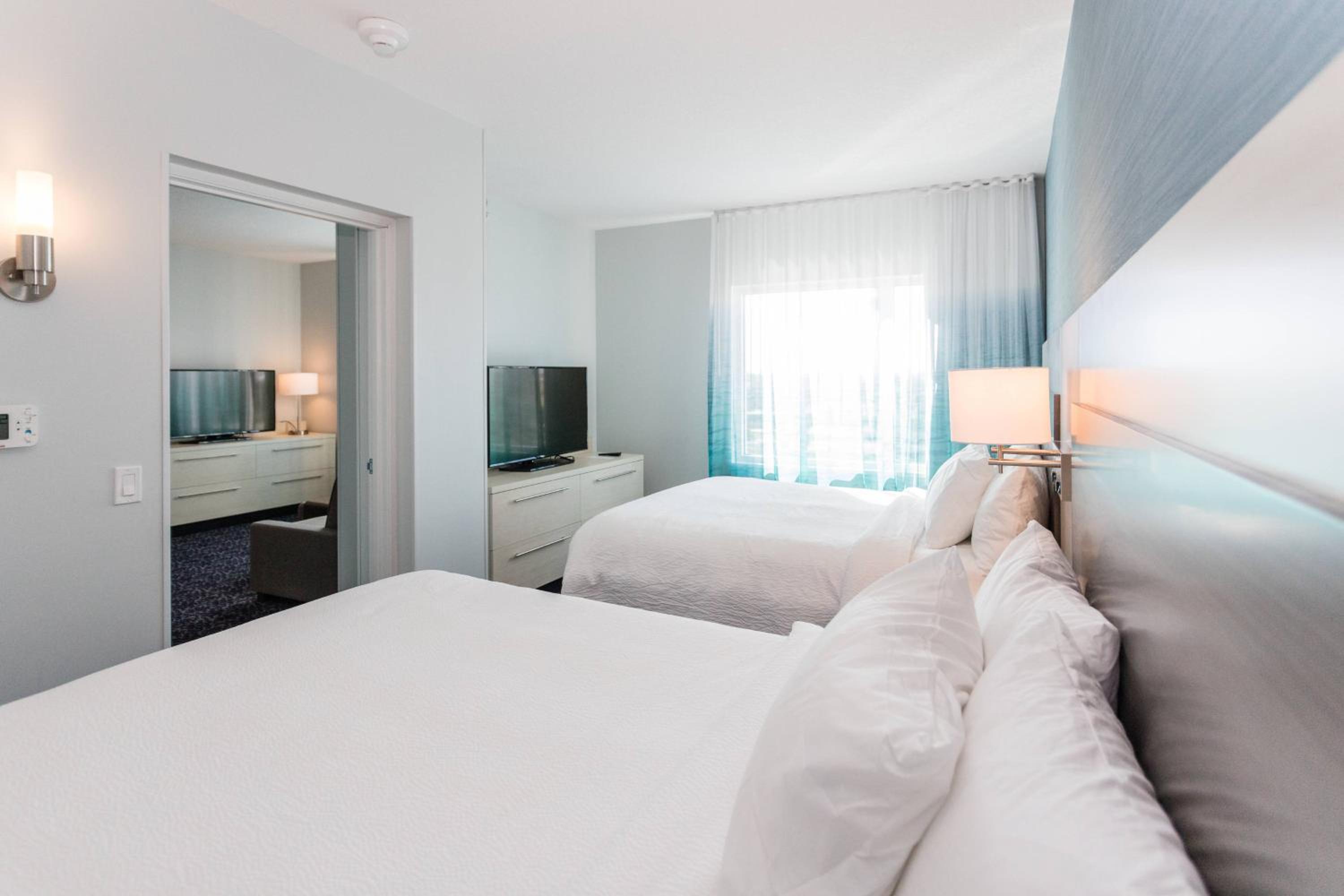 1 Bedroom Suite, 2 Queen, Sofa bed - Photo 4