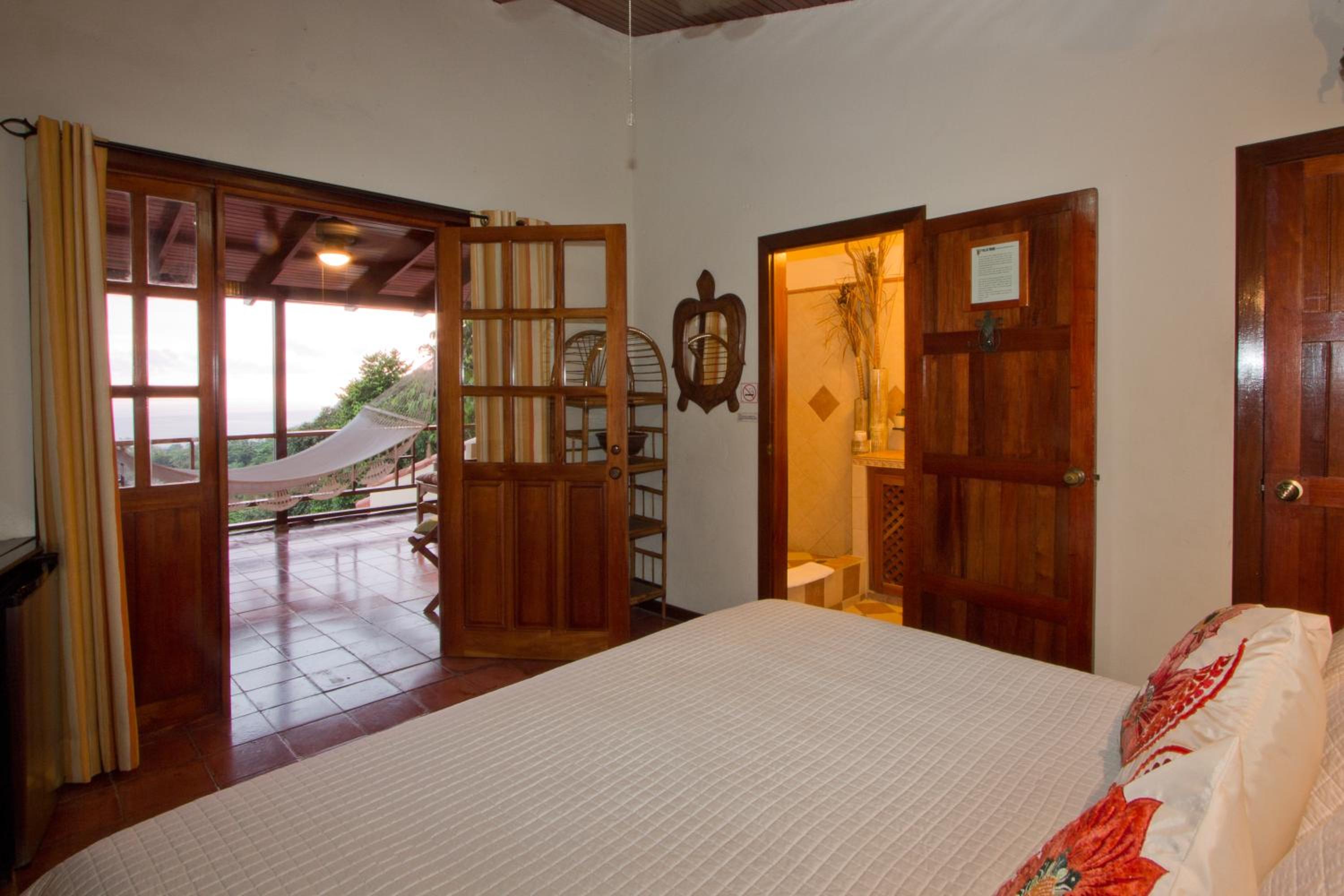 Deluxe Double Room with Balcony and Sea View photo 3