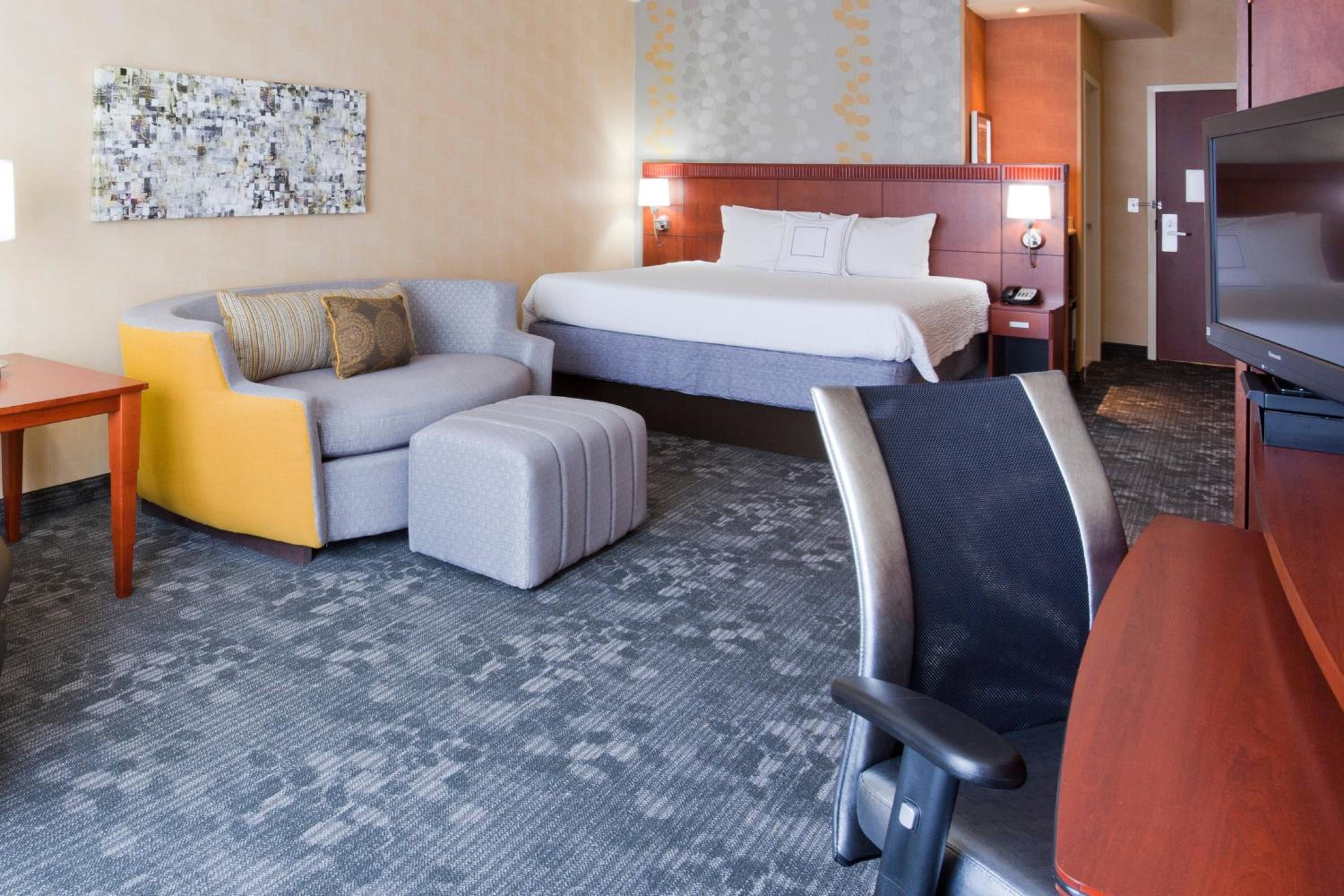 Queen Room with Two Queen Beds - Hearing Accessible - Photo 1