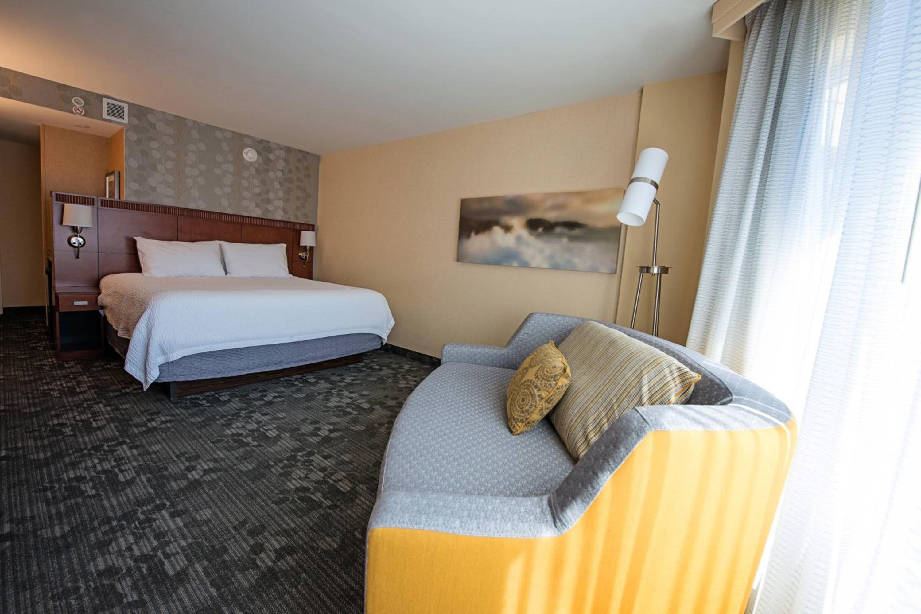 King Room with Sofa Bed - Photo 1