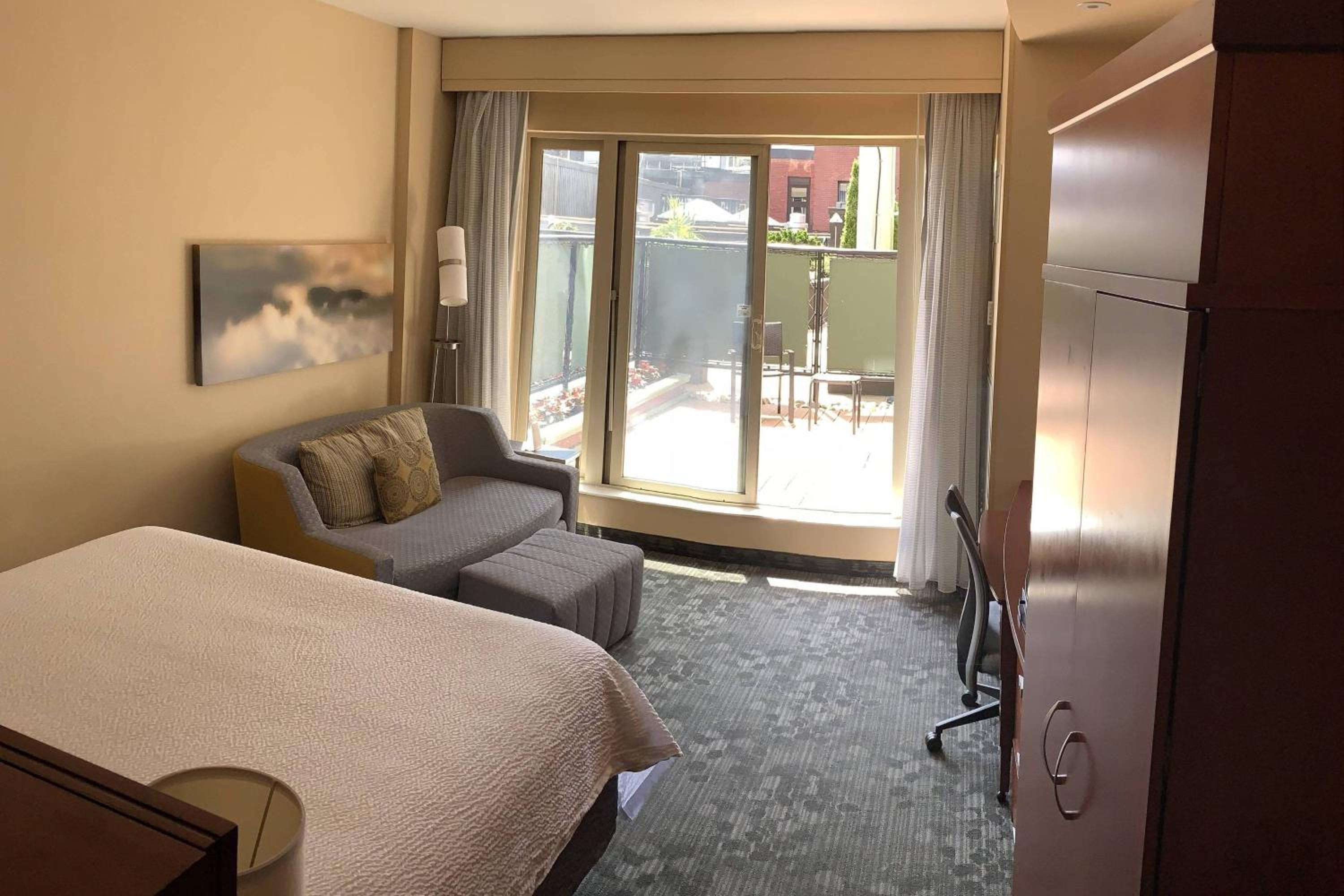 Large King Room with Sofa Bed - Photo 1