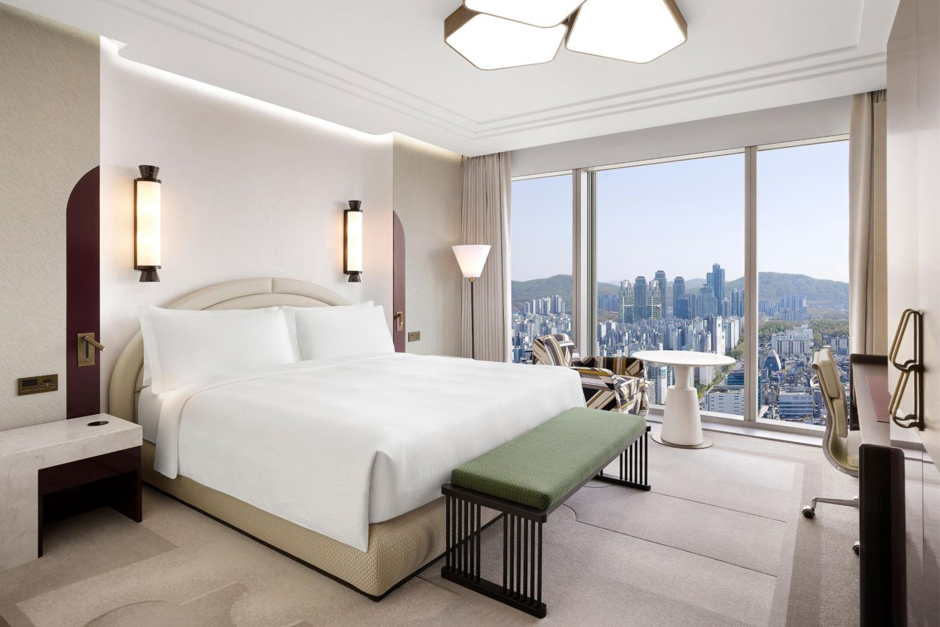 State King Room with City View