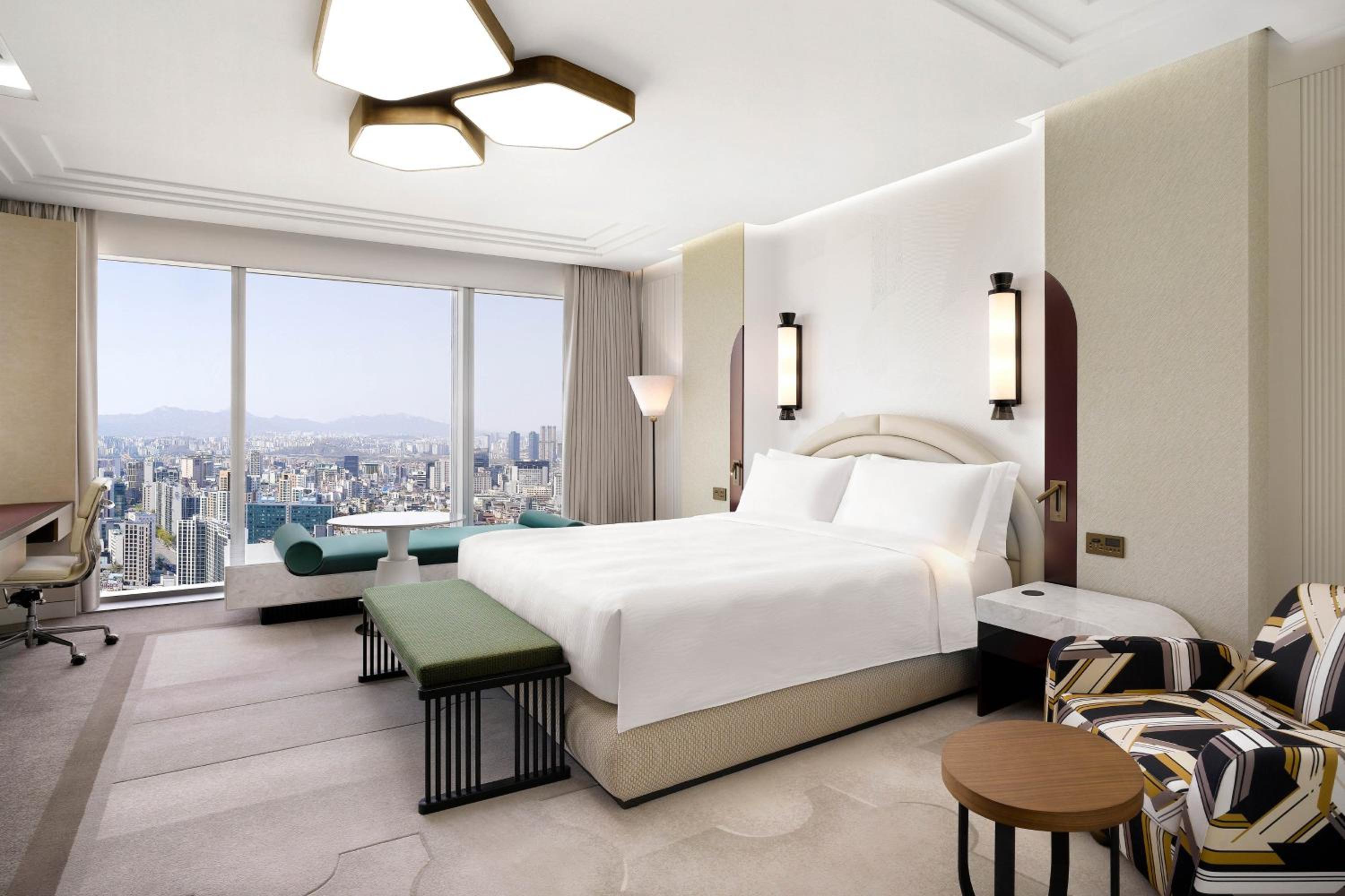 Grand Masters King Room with City View - Photo 1