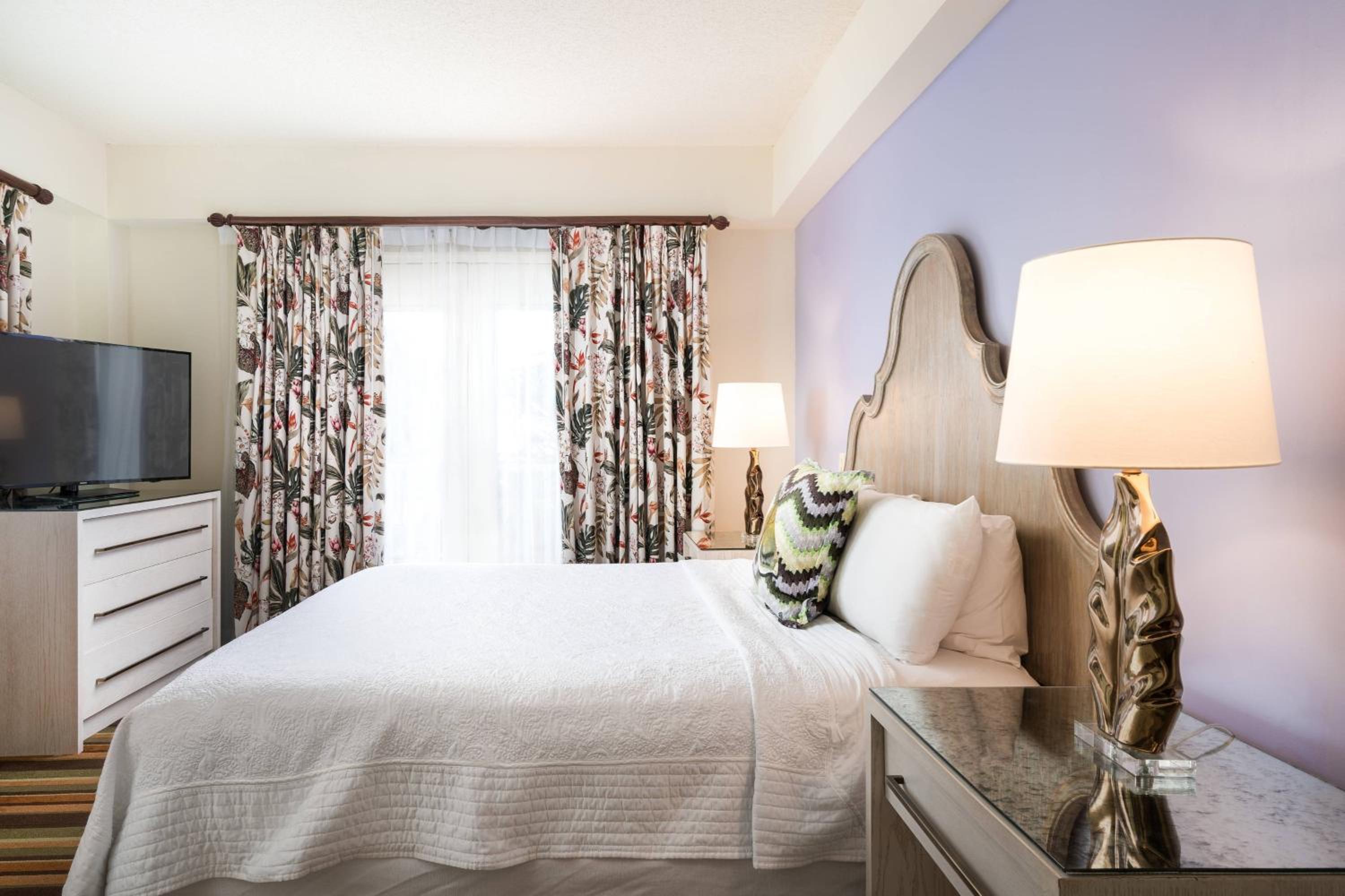 1 Bedroom Suite, 1 King, Sofa bed