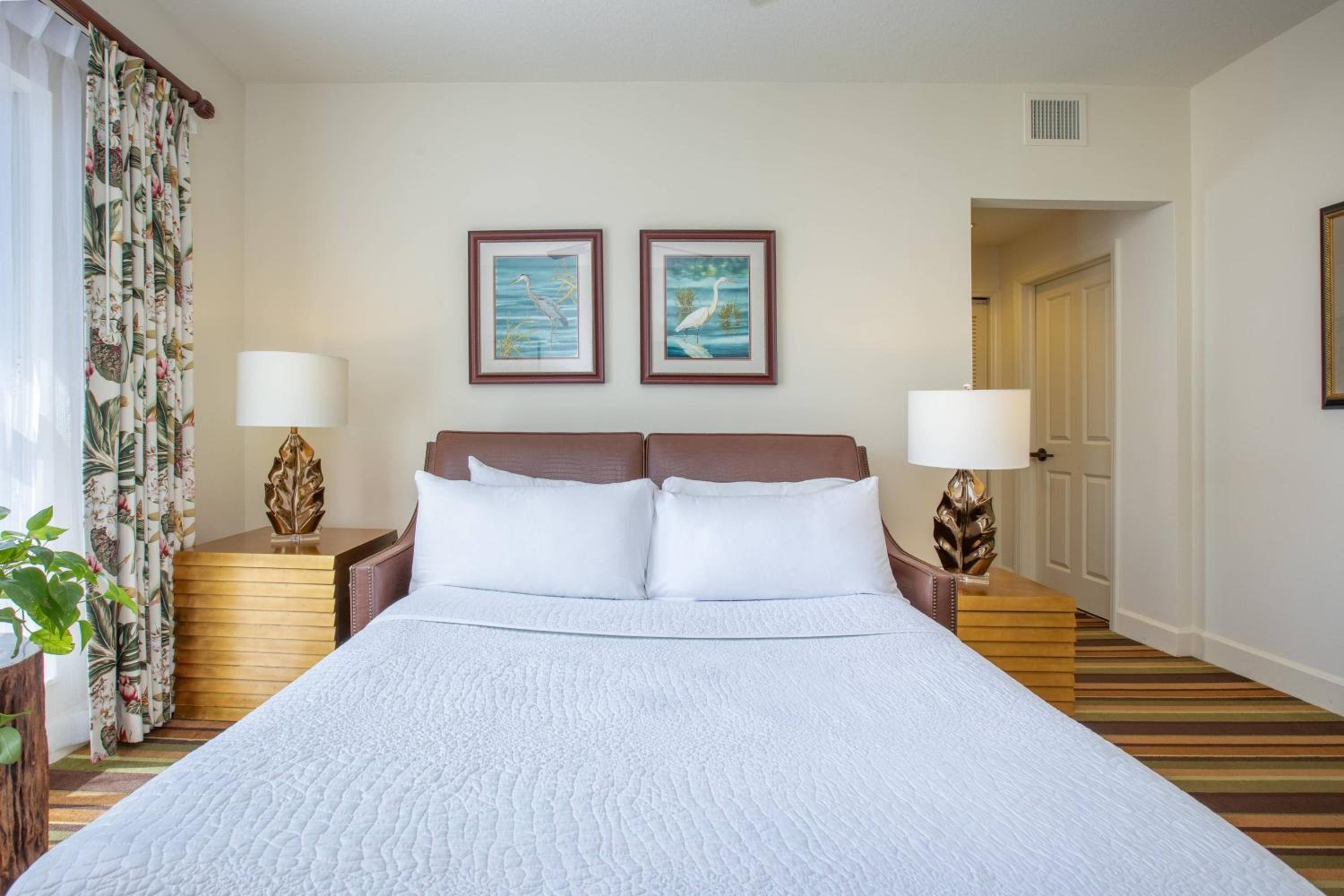 1 Bedroom Suite, 1 King, Sofa bed