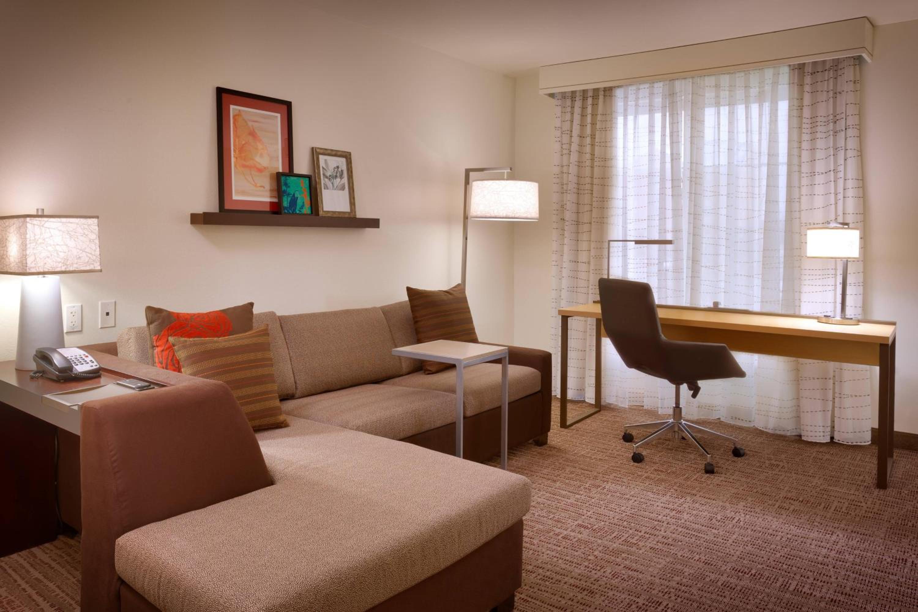One-Bedroom Suite - Photo 2