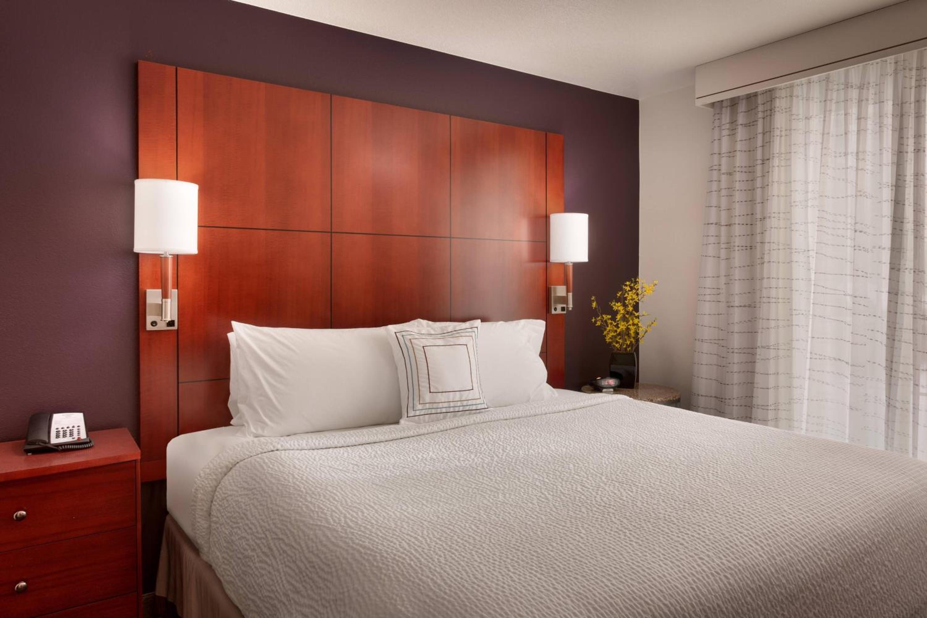 One-Bedroom Suite - Photo 10