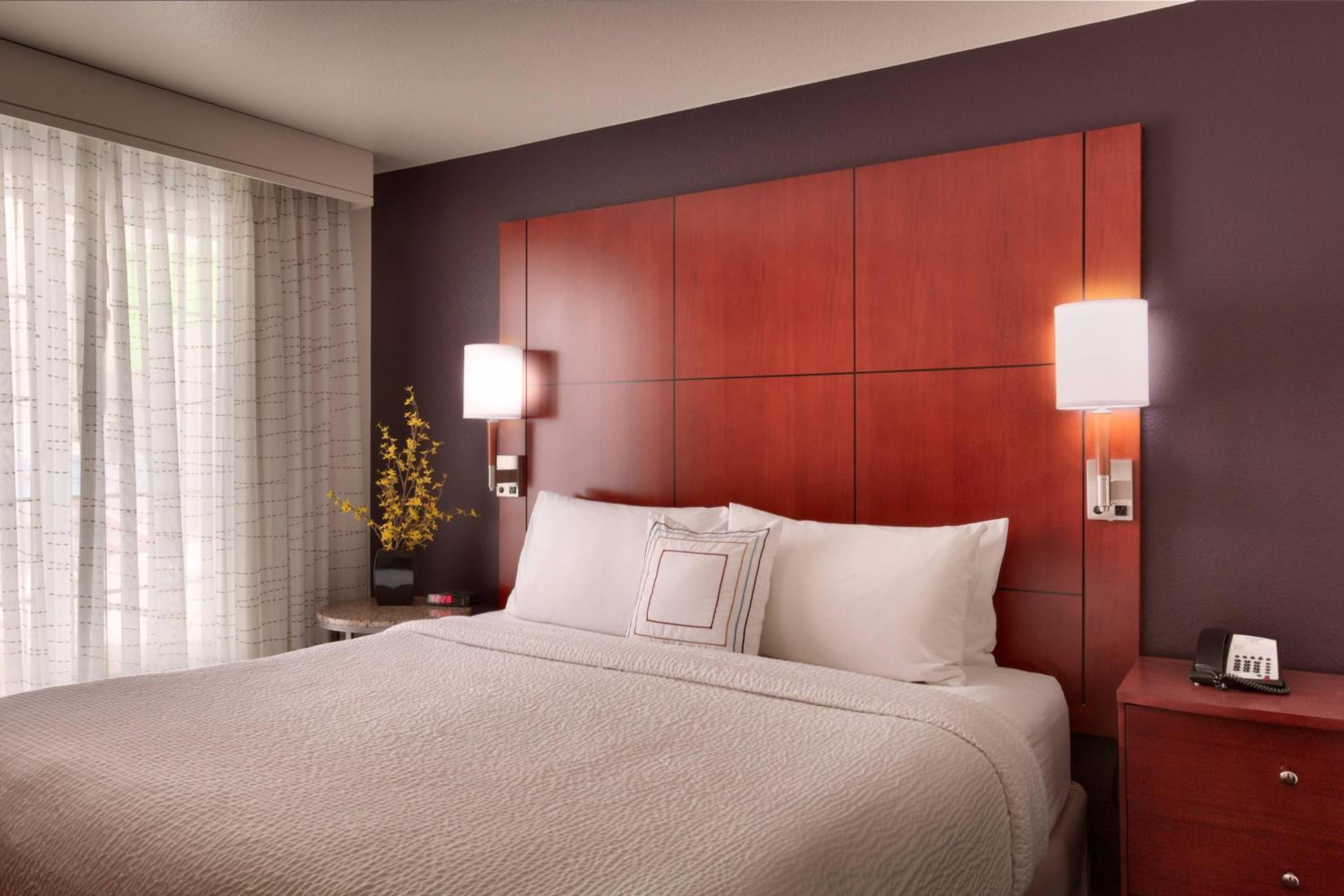 Two-Bedroom Suite - Photo 2