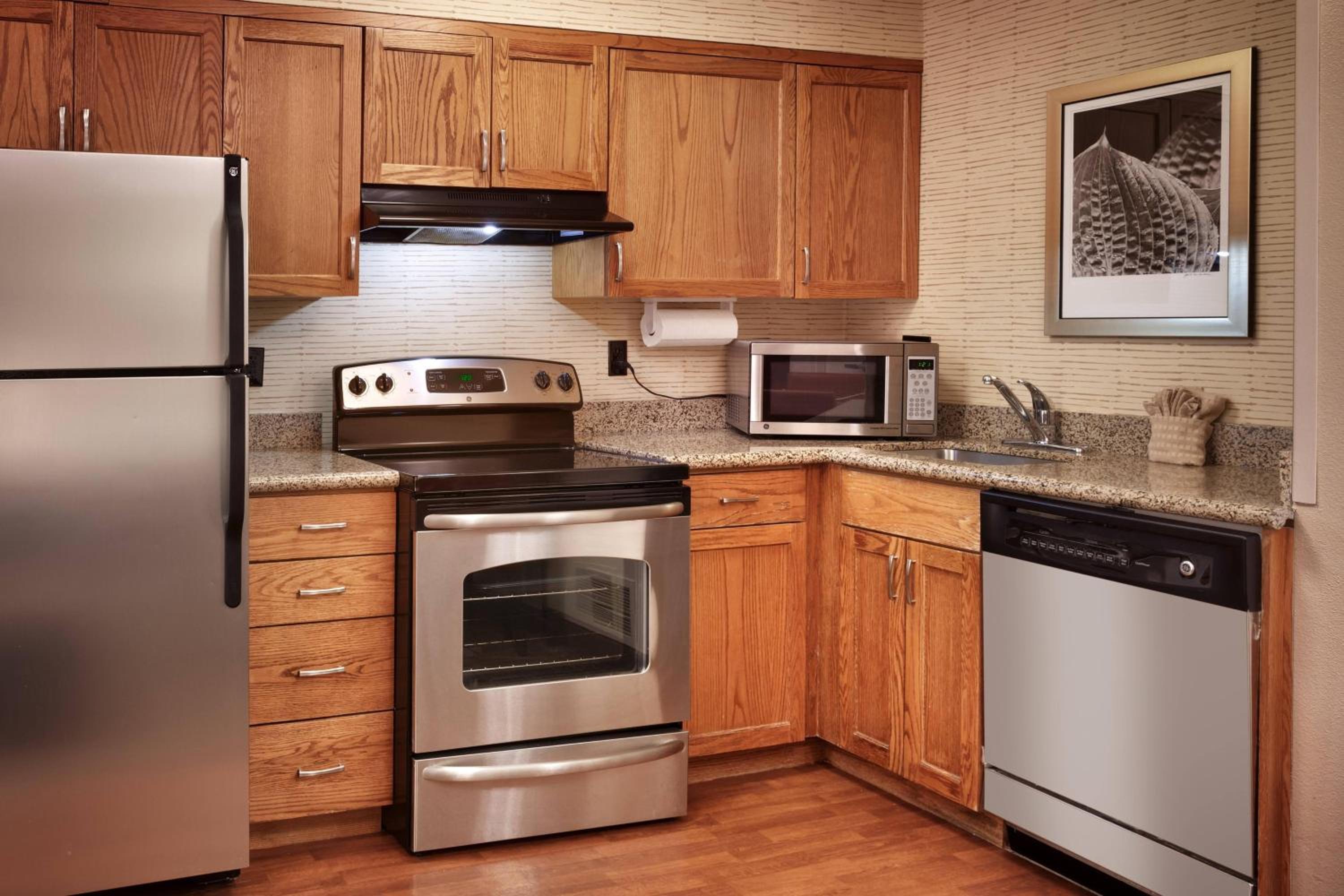 One-Bedroom Suite - Photo 3
