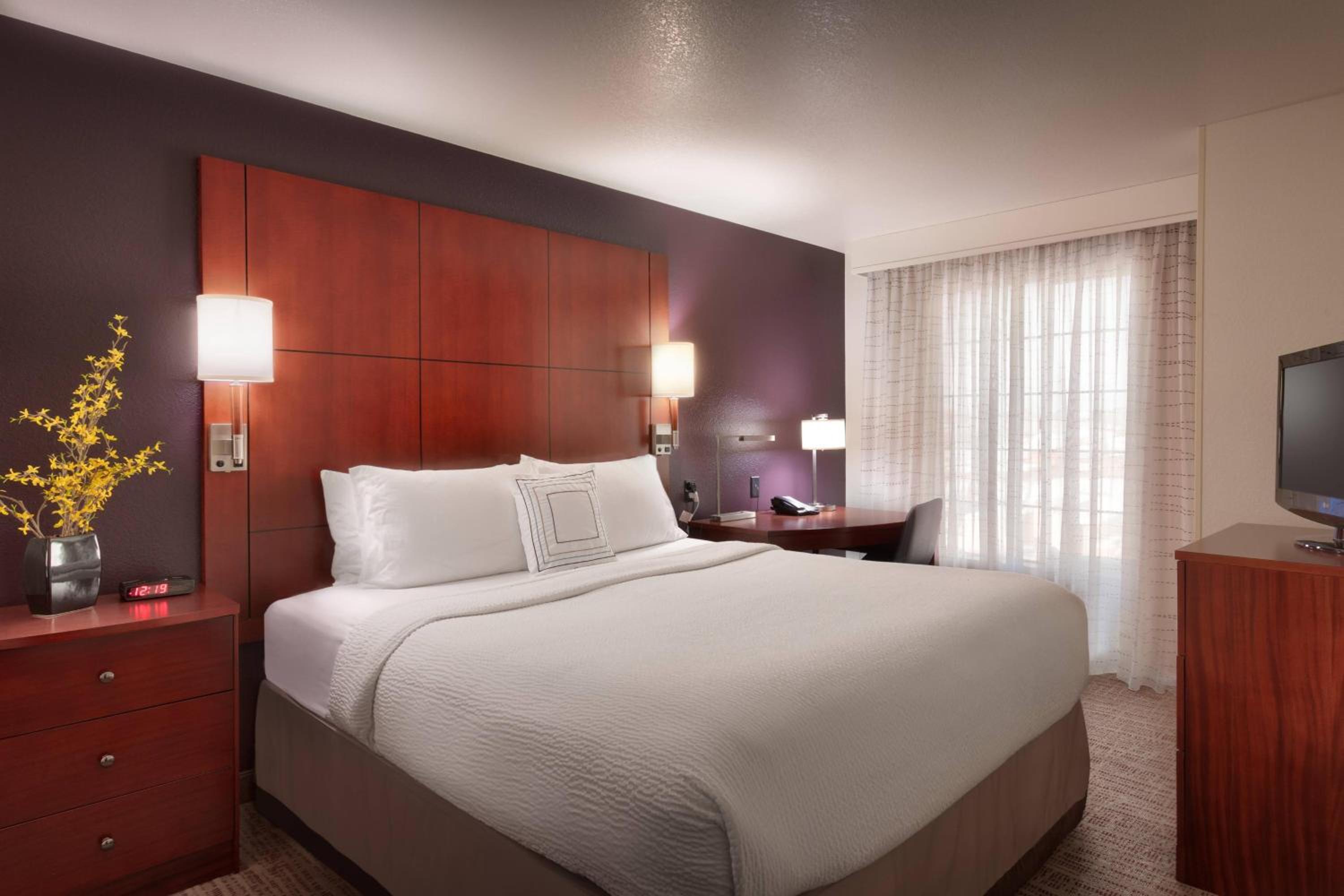 Two-Bedroom Suite - Photo 4