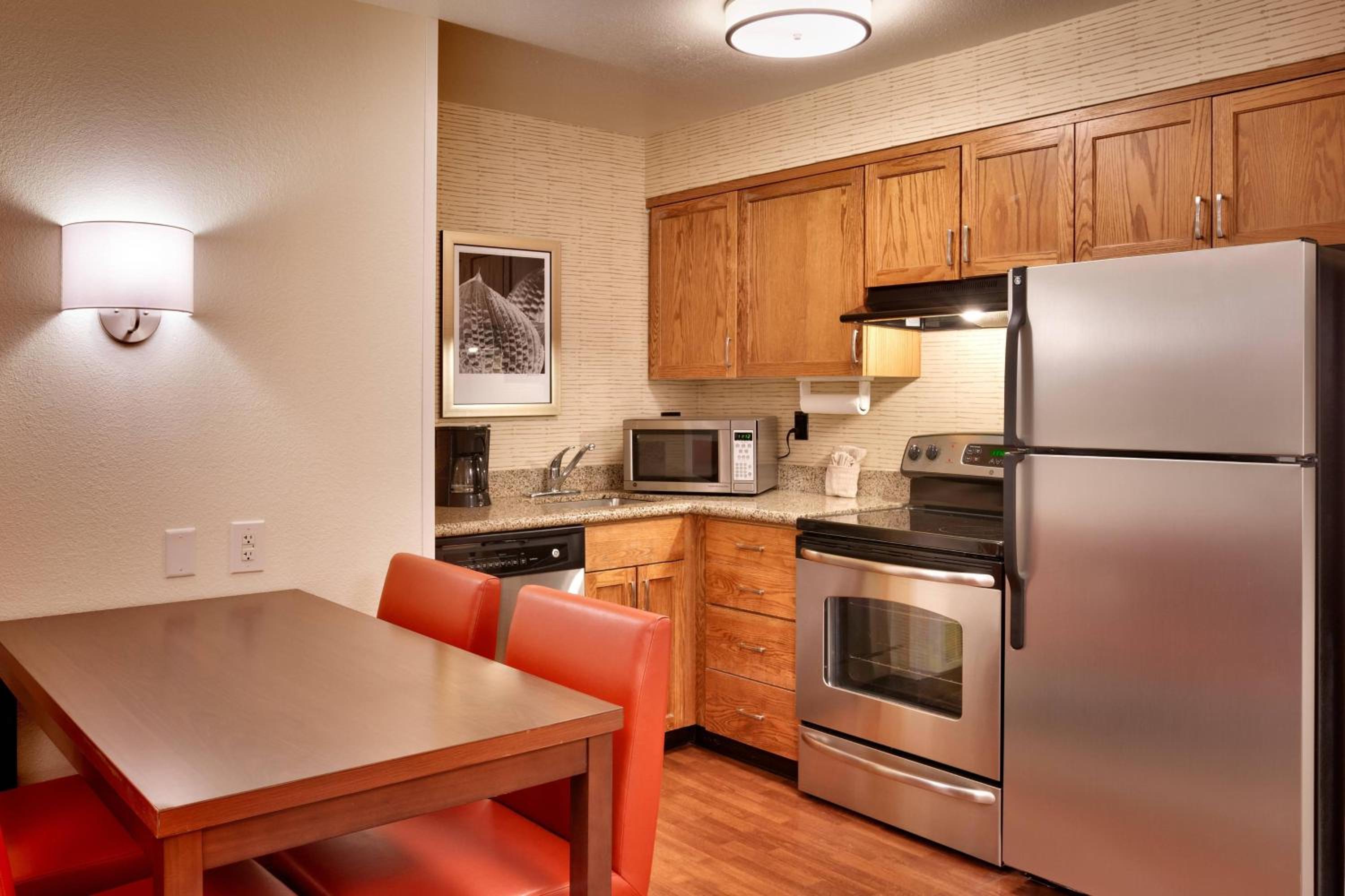 Two-Bedroom Suite - Photo 3