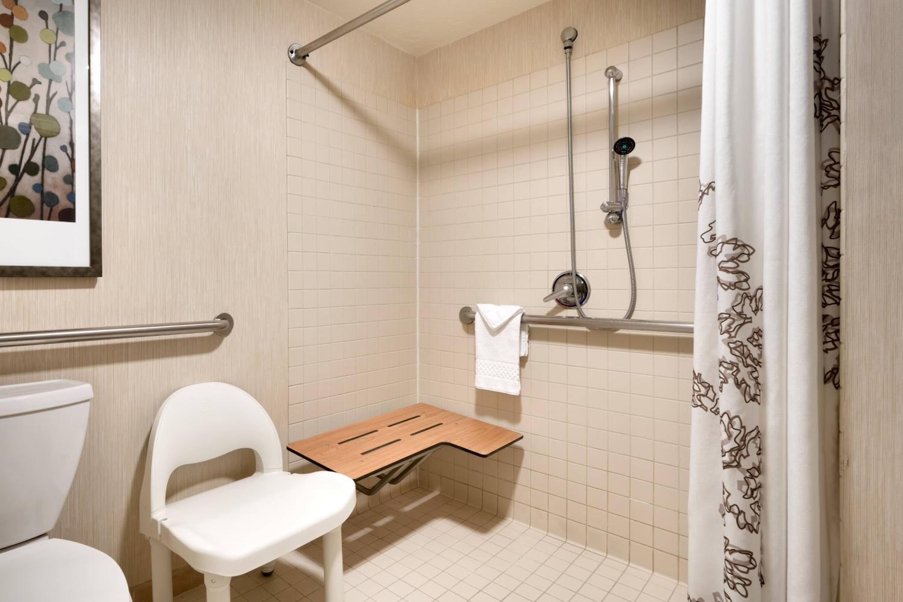Two-Bedroom Suite - Photo 5