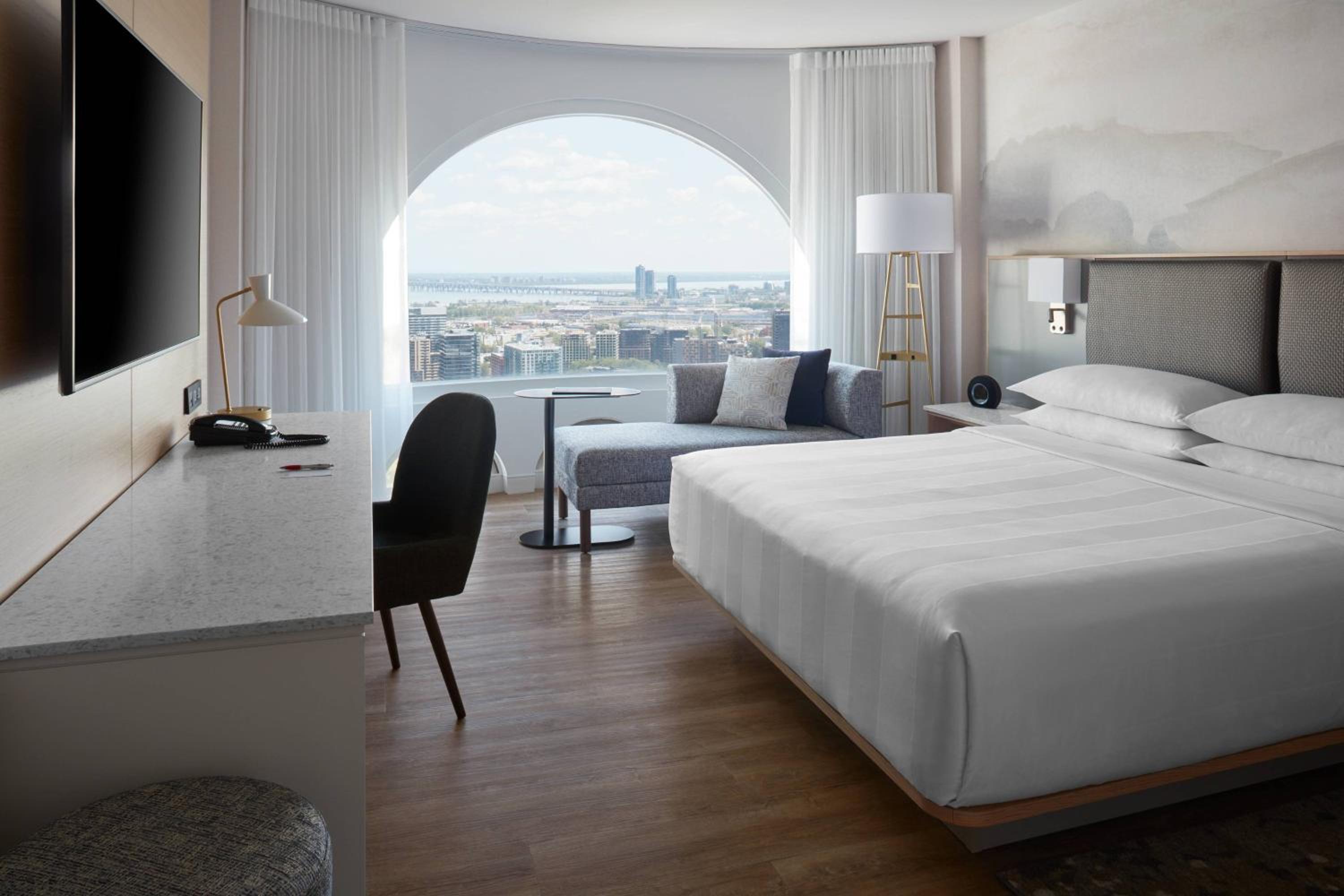 Deluxe King Room - Photo 1