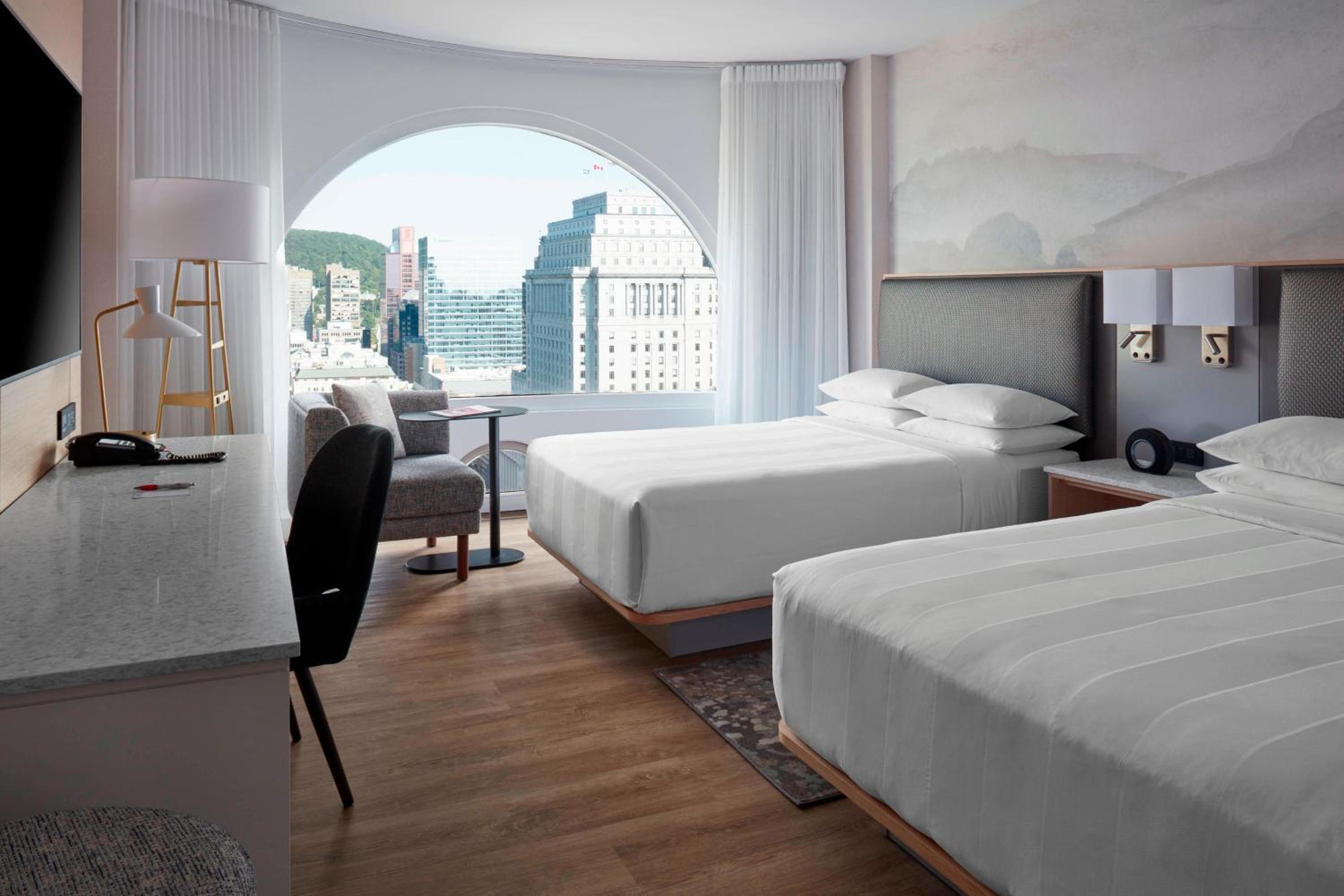 Guest Room with Two Double Beds - City View - Photo 17