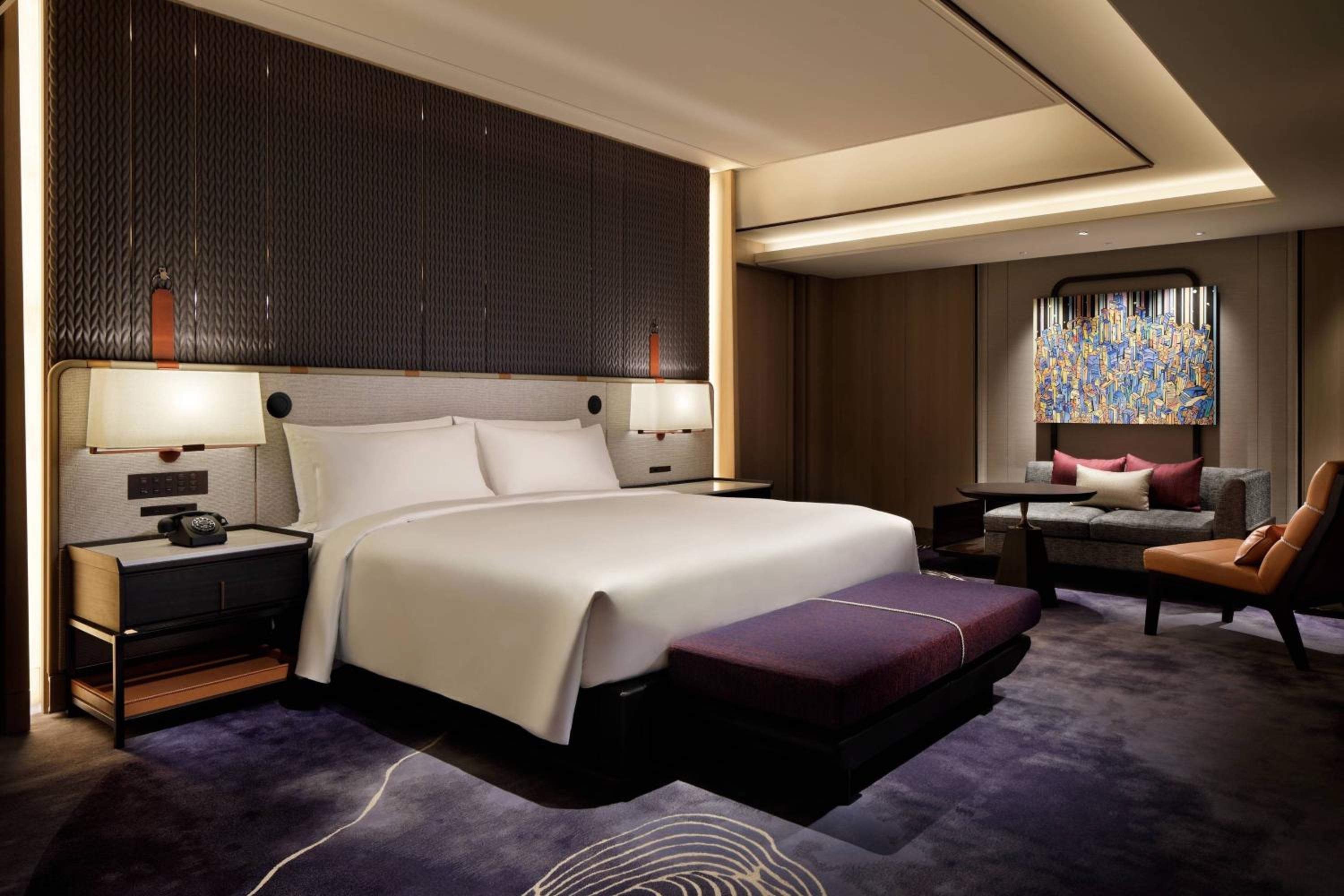 Chapter 4 Suite Luxe, Club Level, Suite, 1 King, Garden View Chapter 4 Suite Luxe, Club Level, Suite, 1 King, Garden View