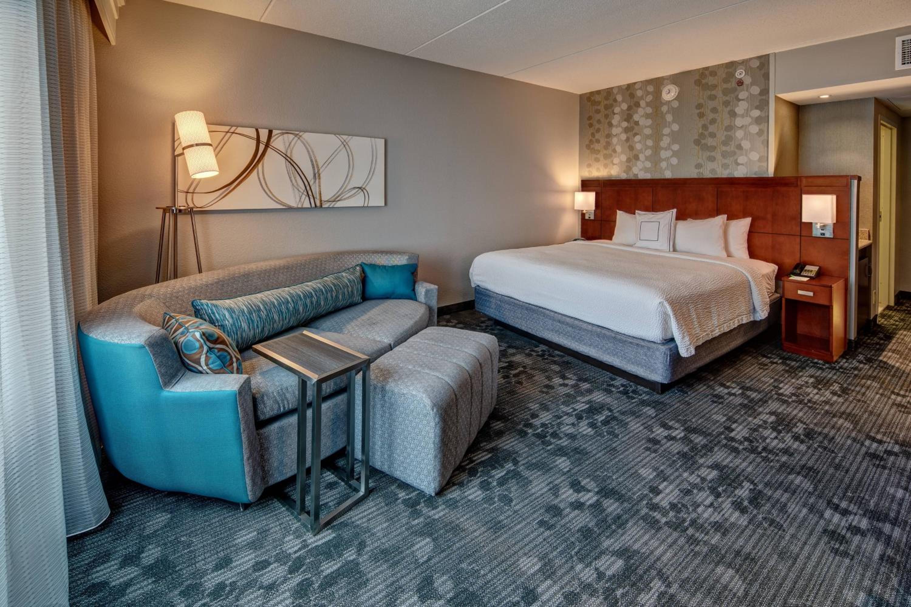King Room with Sofa Bed - Photo 1