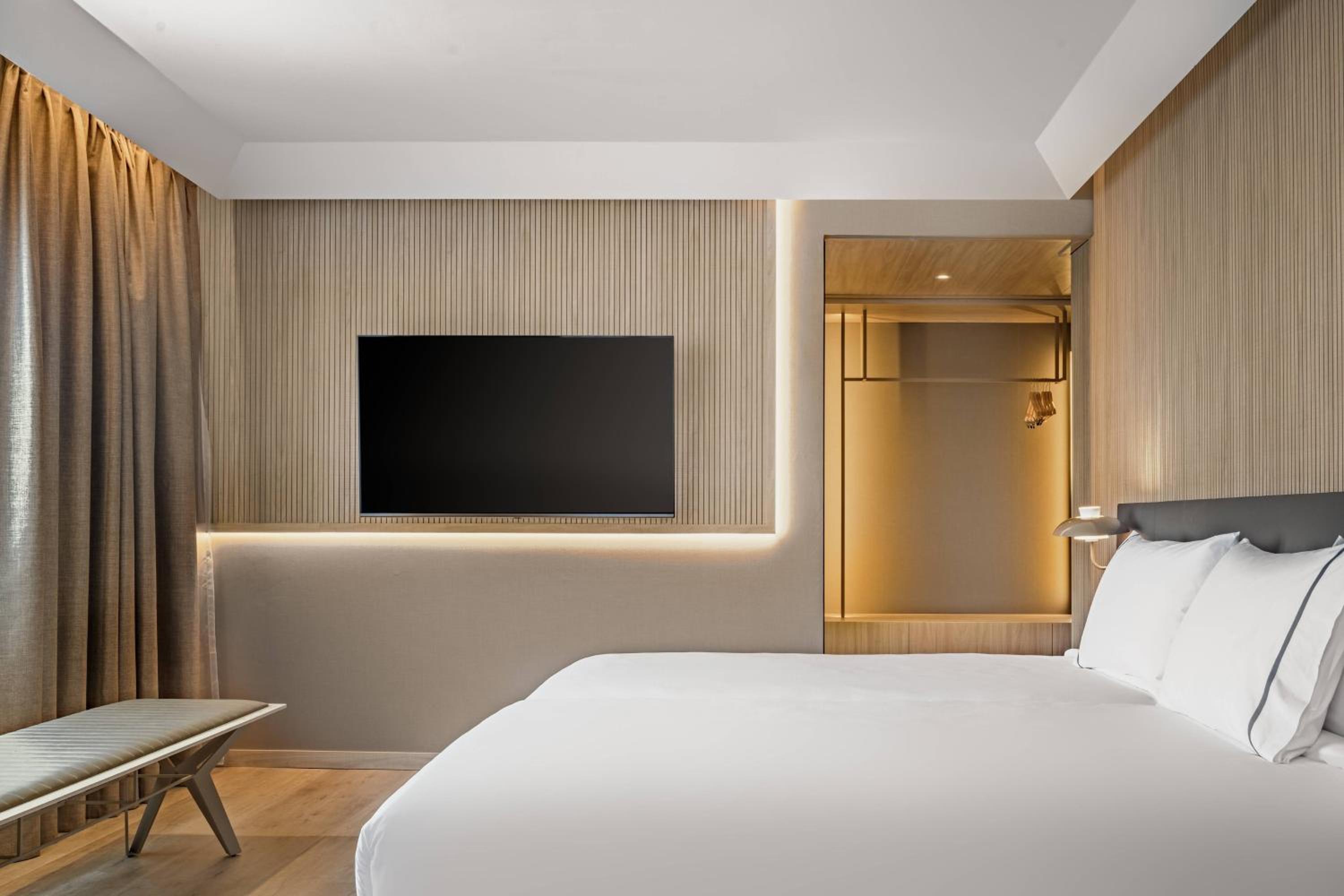 Family Twin Guest Room with City View