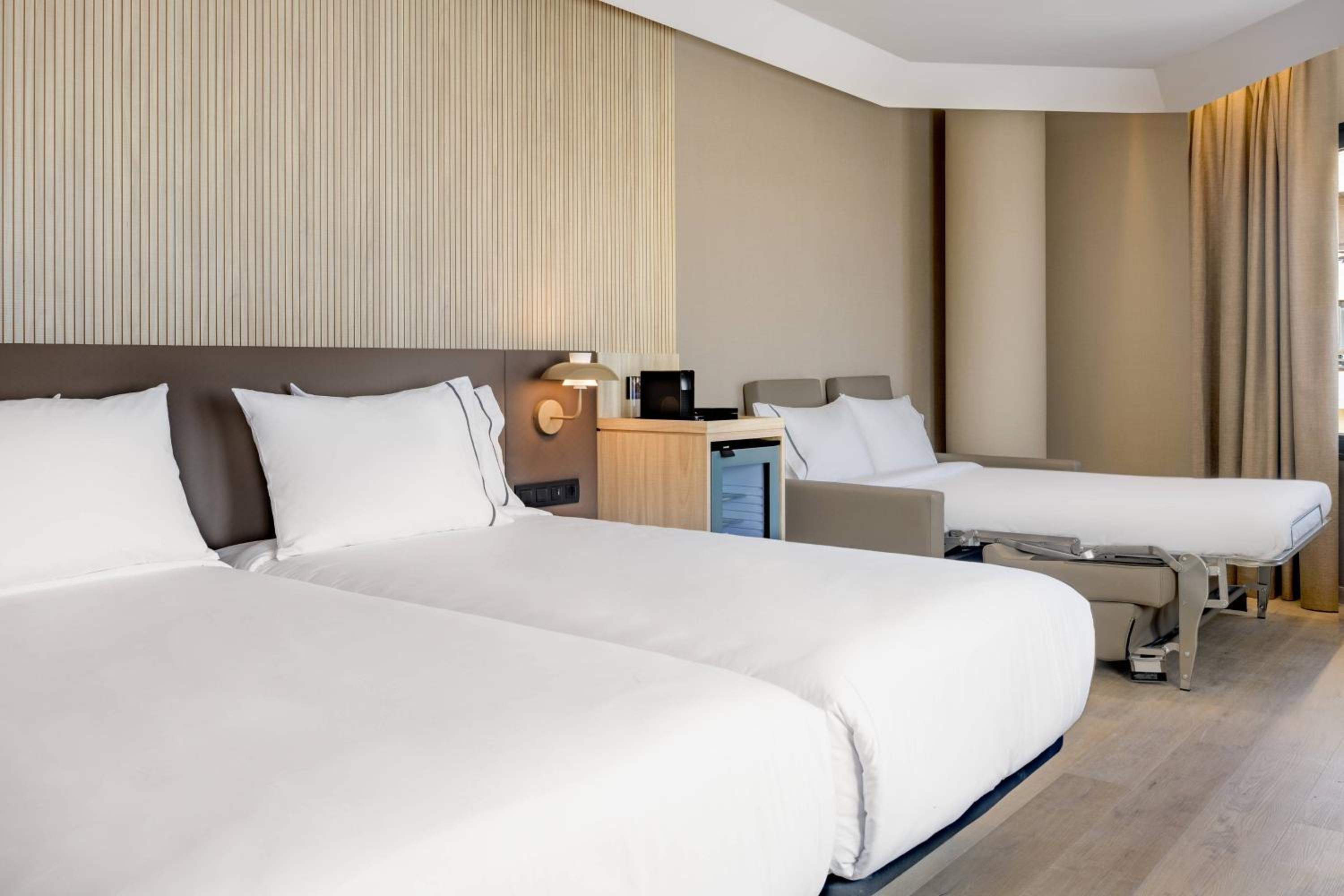 Family Twin Guest Room with City View