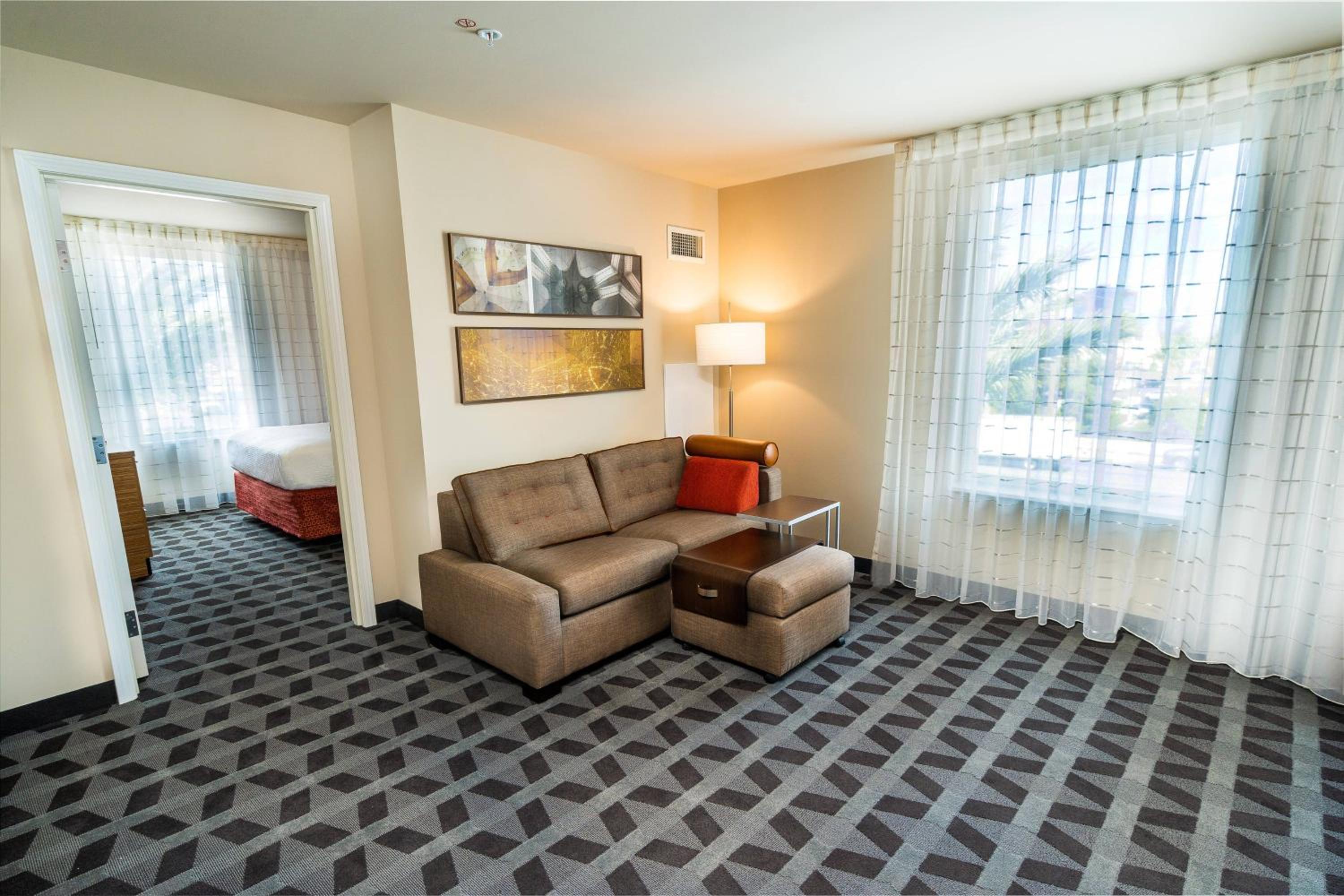 Deluxe Queen Suite - Photo 2