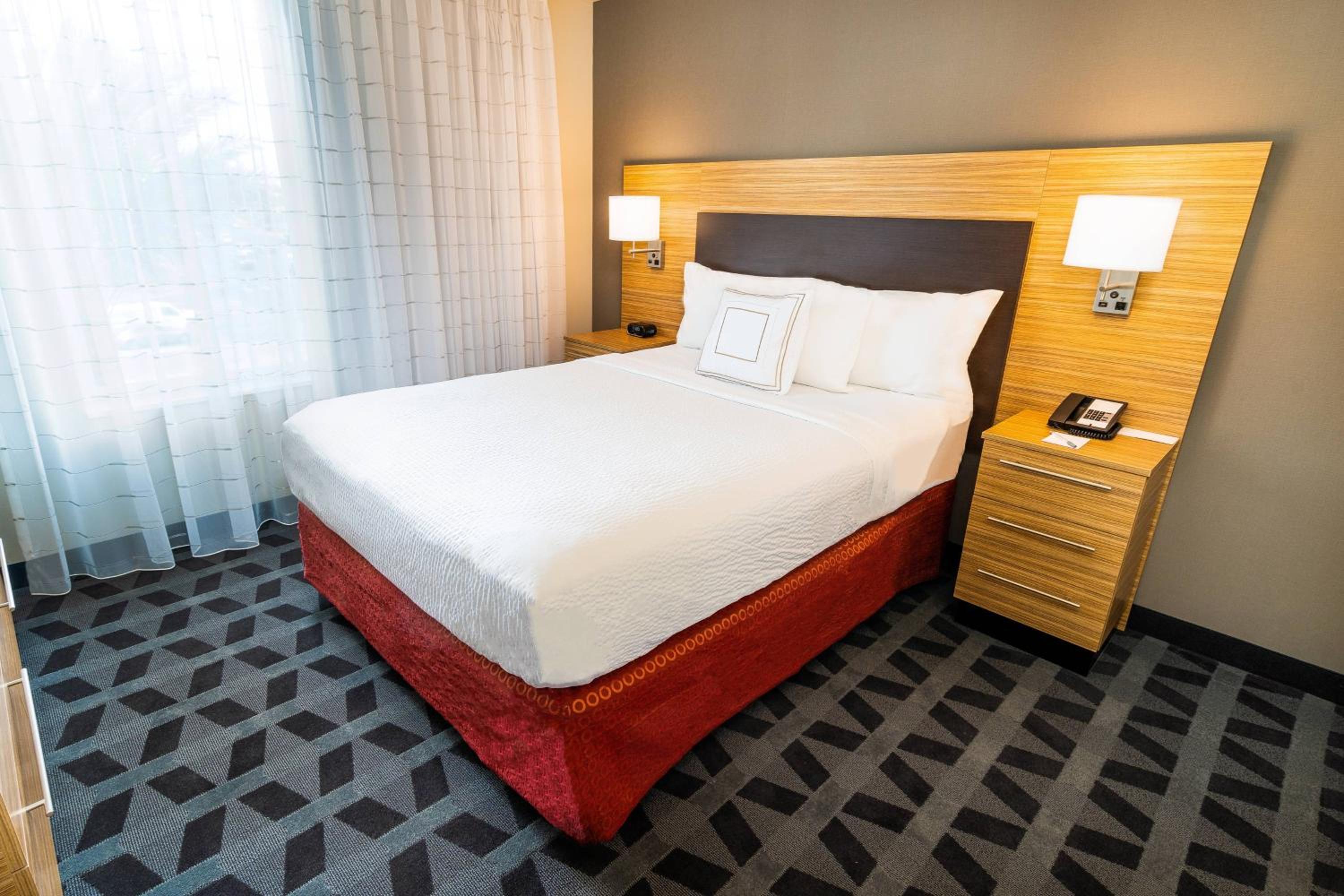 Deluxe Queen Suite - Photo 5