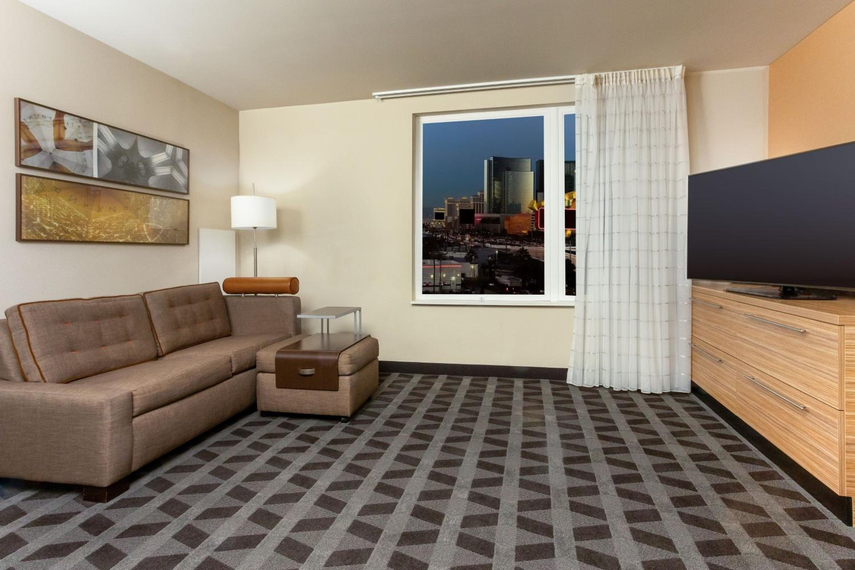 One-Bedroom Queen Suite with Sofa Bed - Photo 6