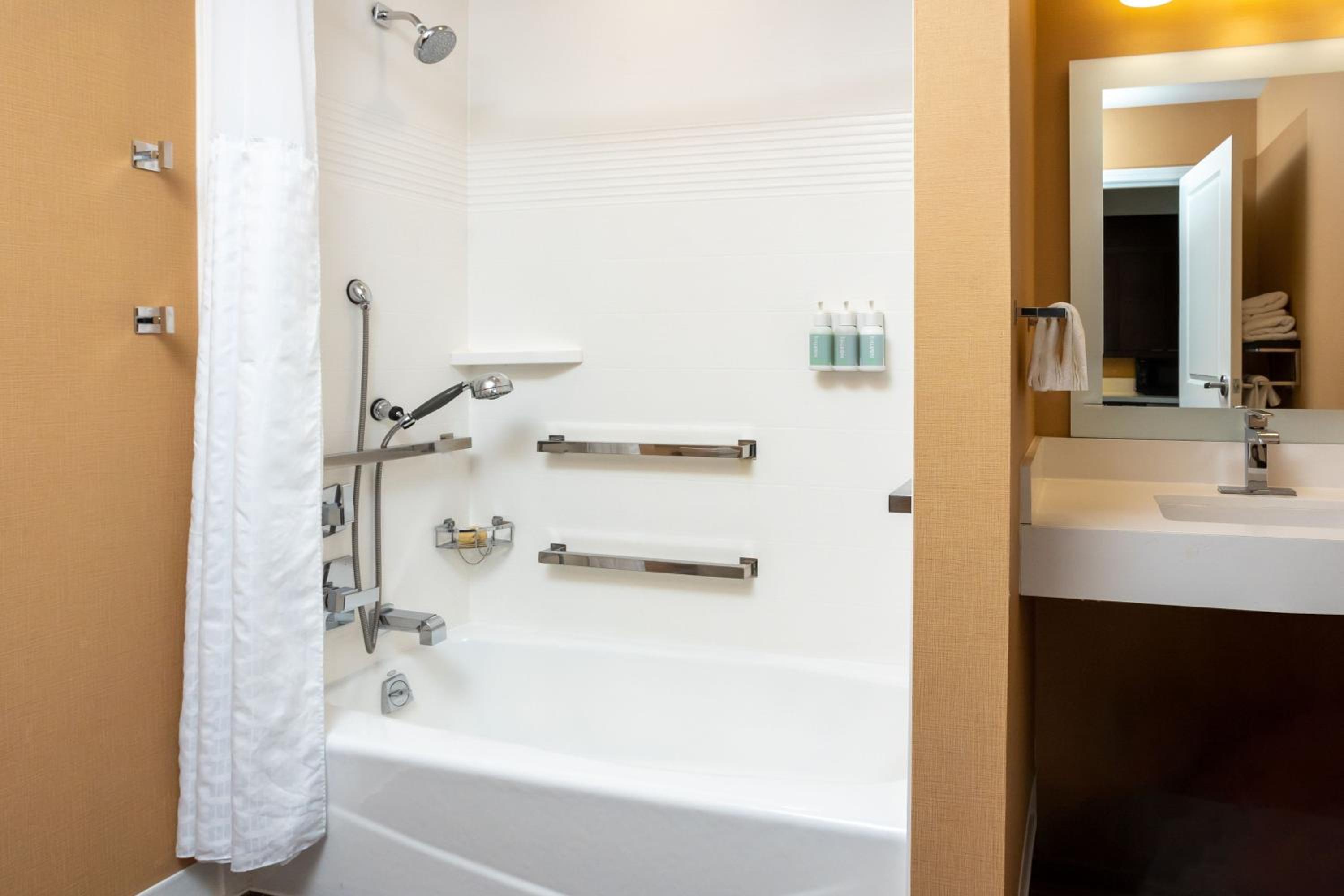 Wellness Studio King Room - Photo 6