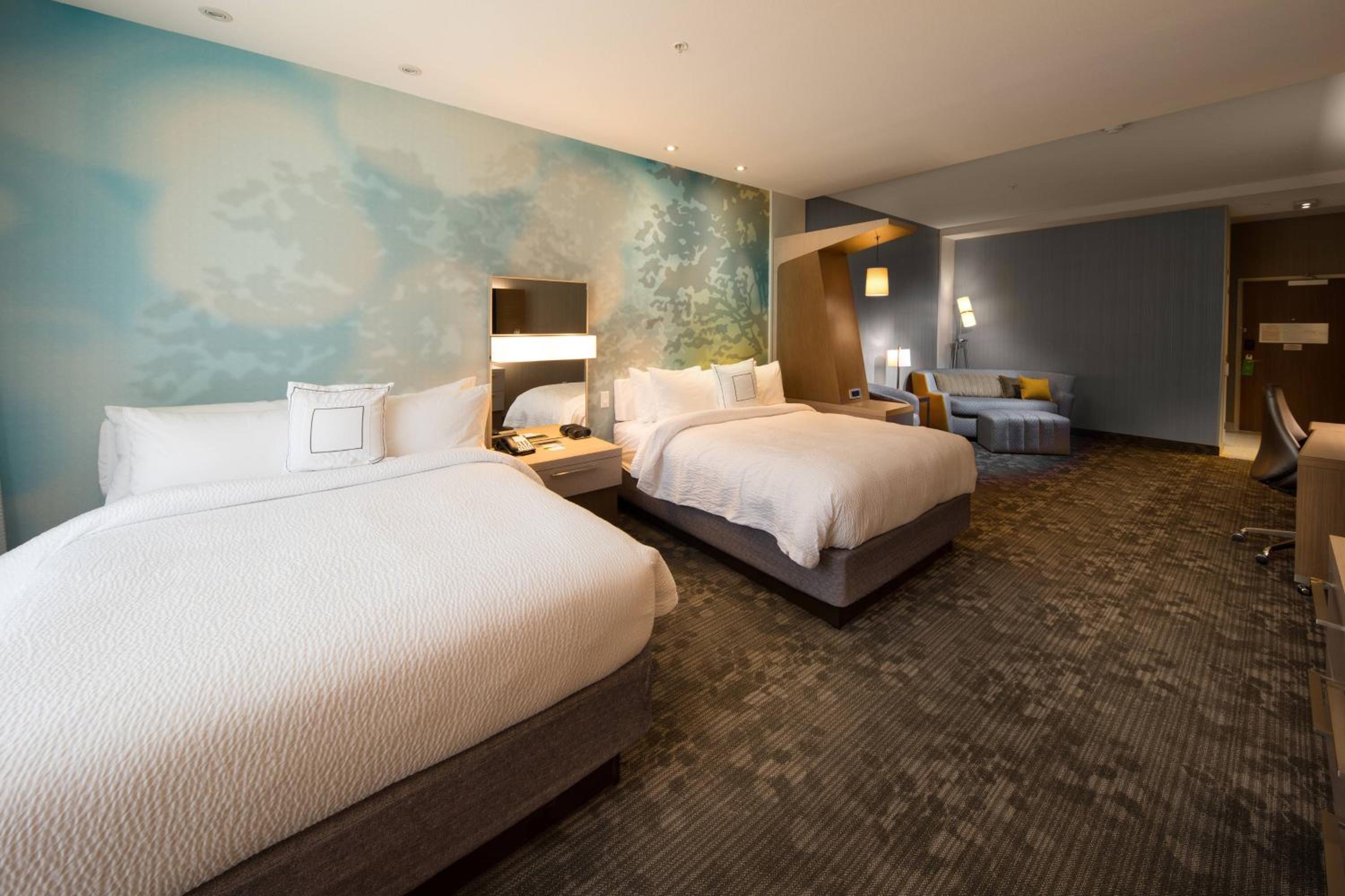 Suite, 2 Queen, Sofa bed